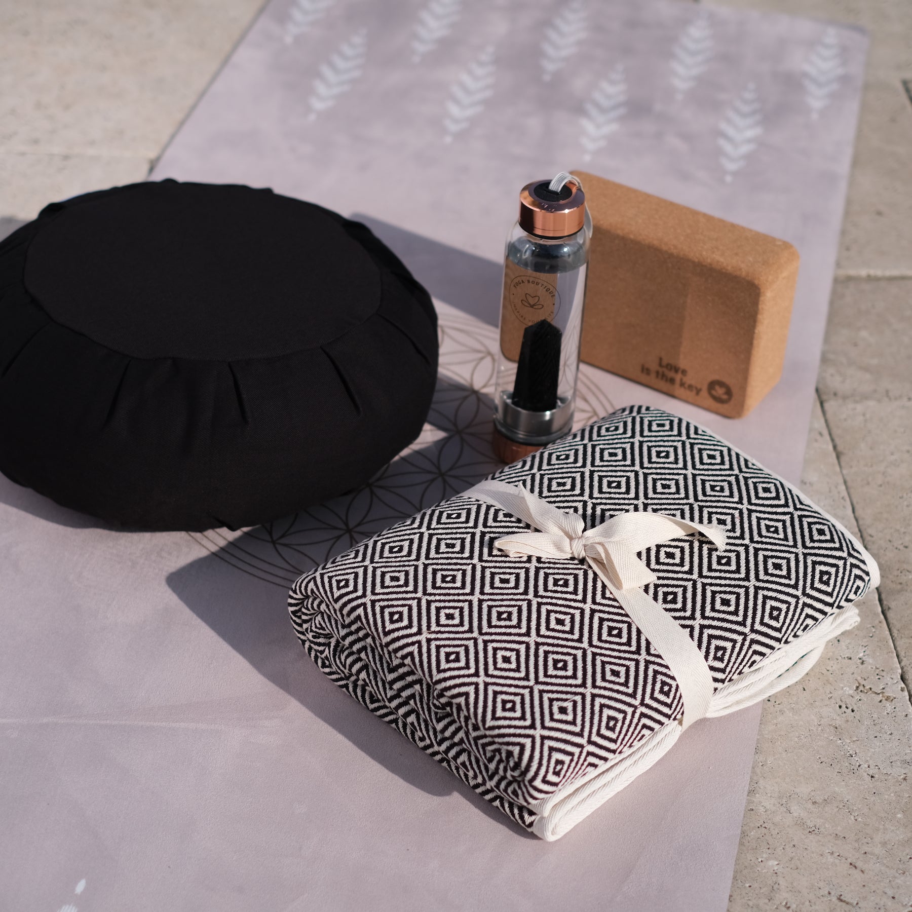 Aides pour le yoga, blocs de yoga en liège, couvertures, harnais, bolsters