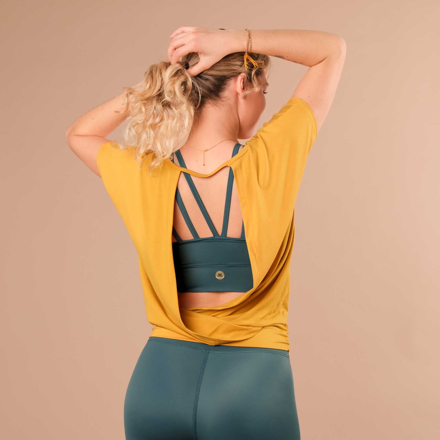 Shirt de yoga dos nu ouvert à l'arrière curry