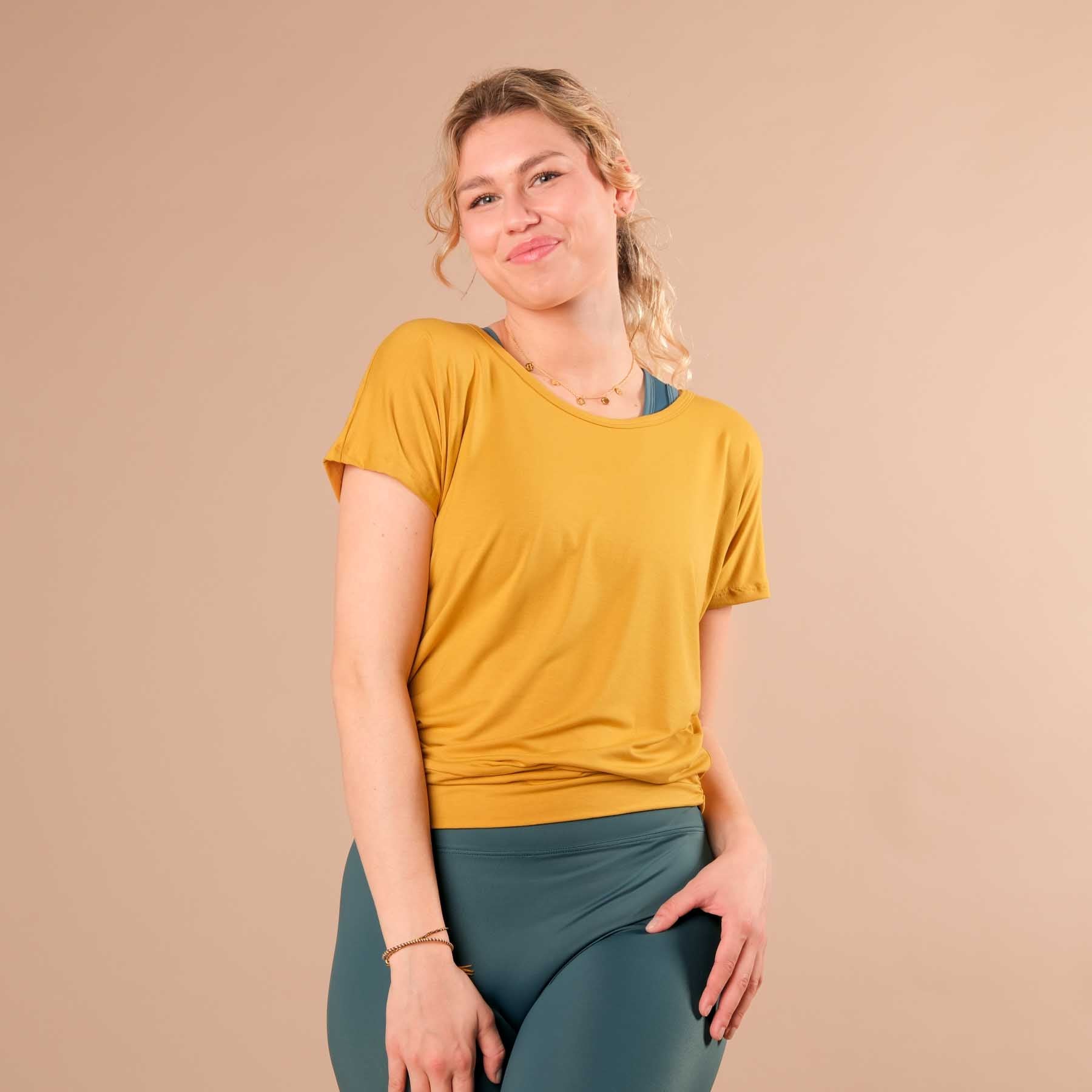 Shirt de yoga dos nu ouvert à l'arrière curry