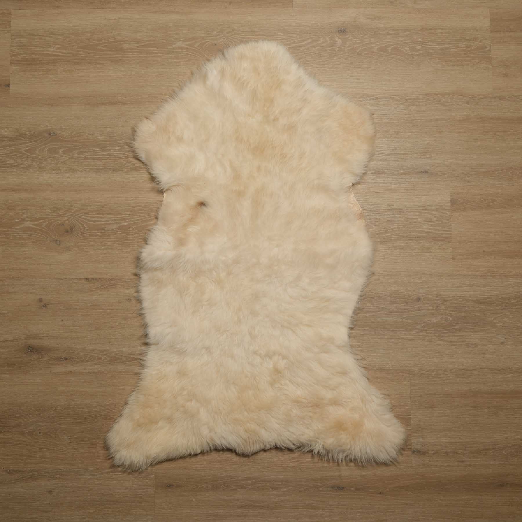 Peau d'agneau mérinos unique no 10 beige avec tache