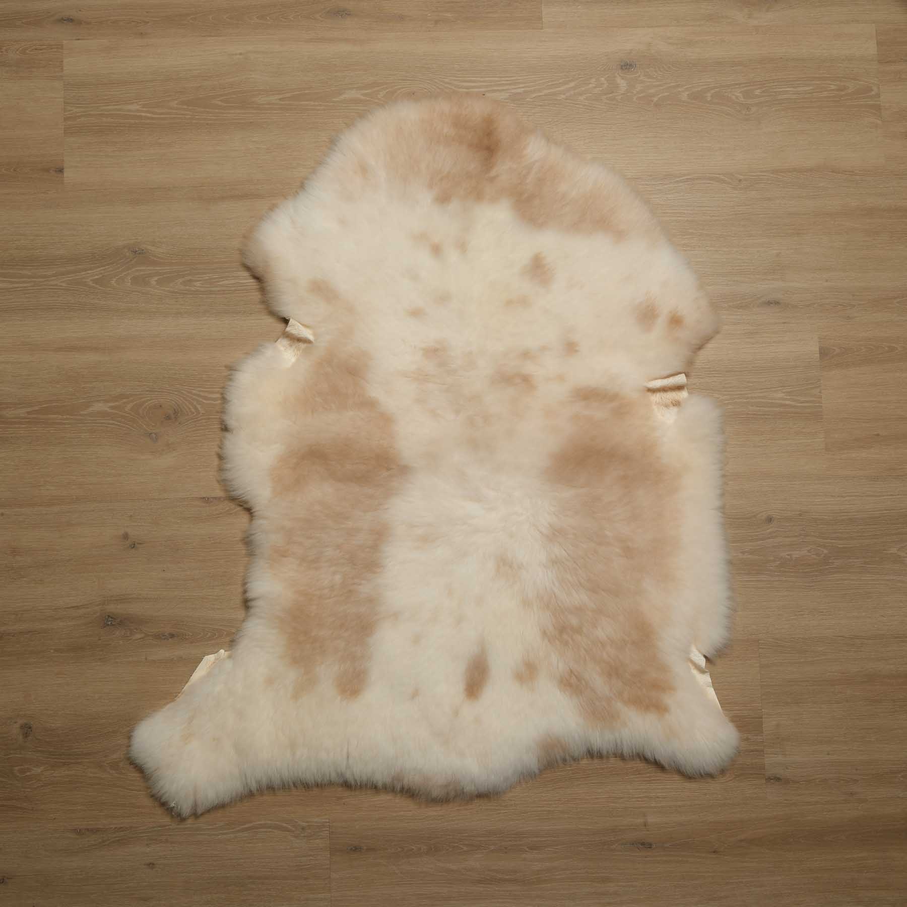 Peau d'agneau mérinos pièce unique n° 5 tachetée