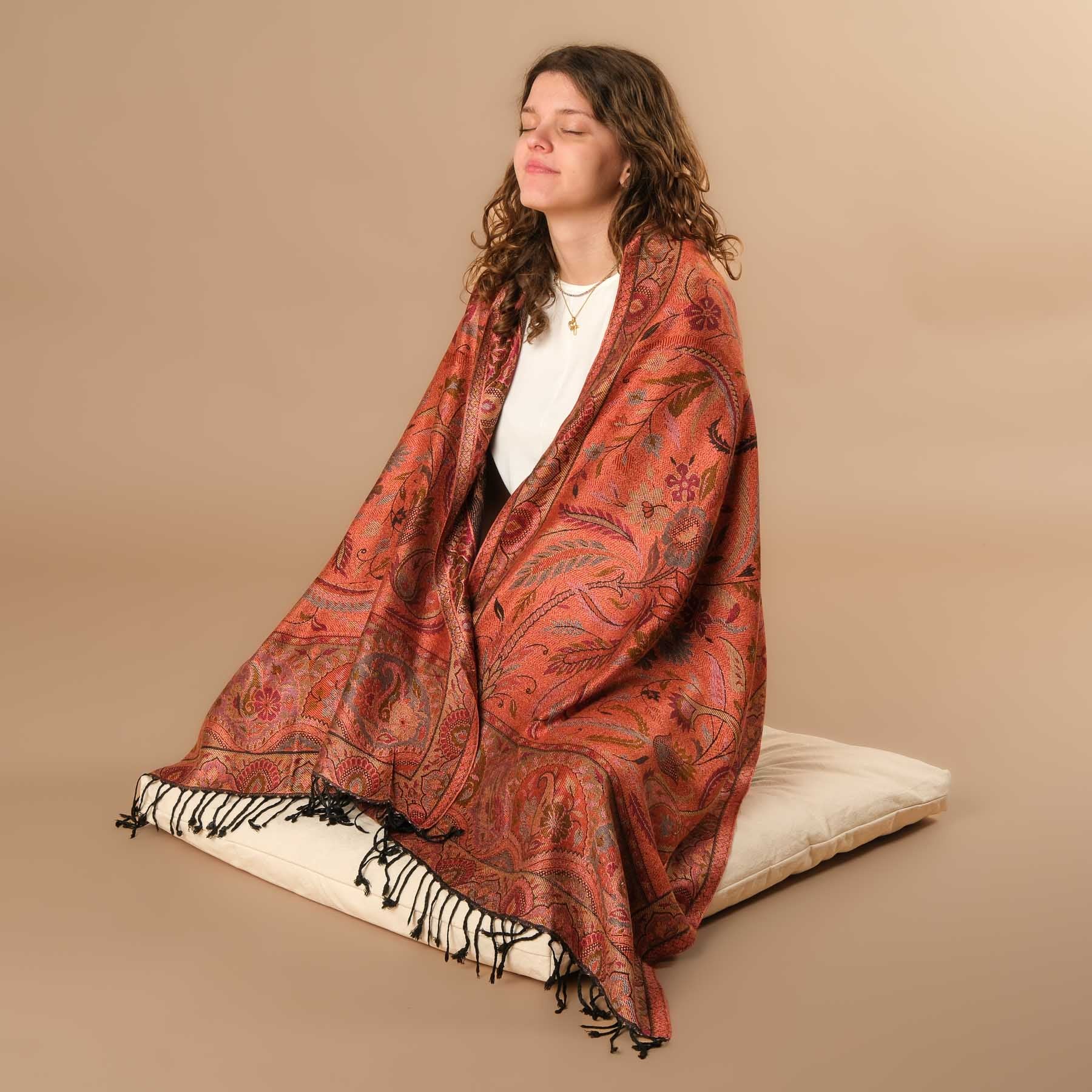 Écharpe de méditation en viscose « Fleurs d'automne »