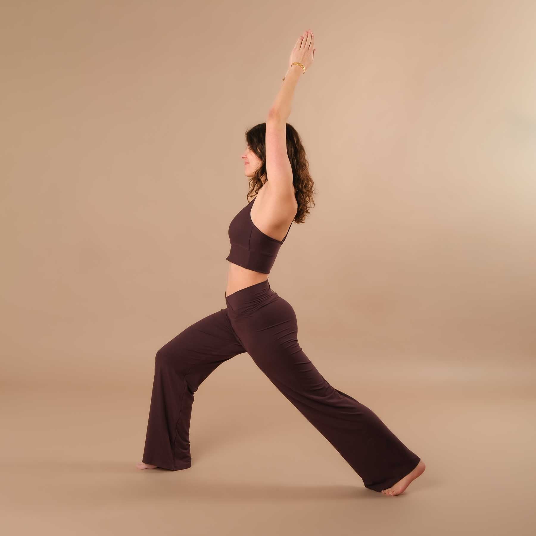 Brassière croisée Yoga Crop Top CrissCross aubergine, incroyablement confortable et ultra douce sur la peau