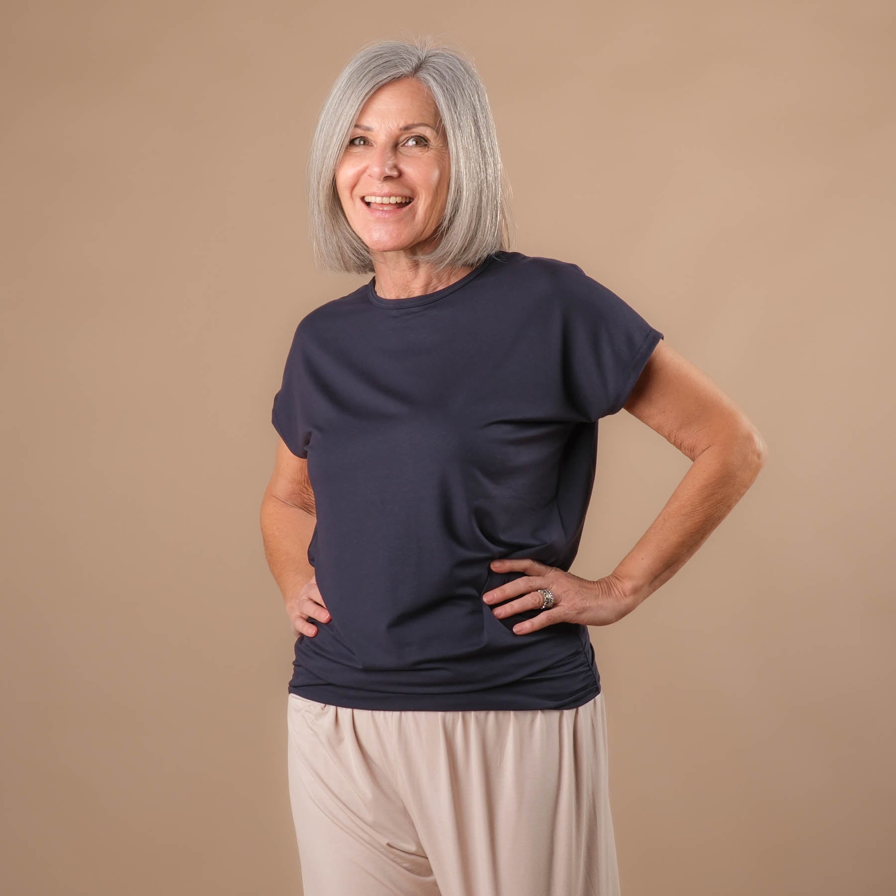 Yoga Shirt Comfy manches courtes fabriqué de manière durable en Suisse navy
