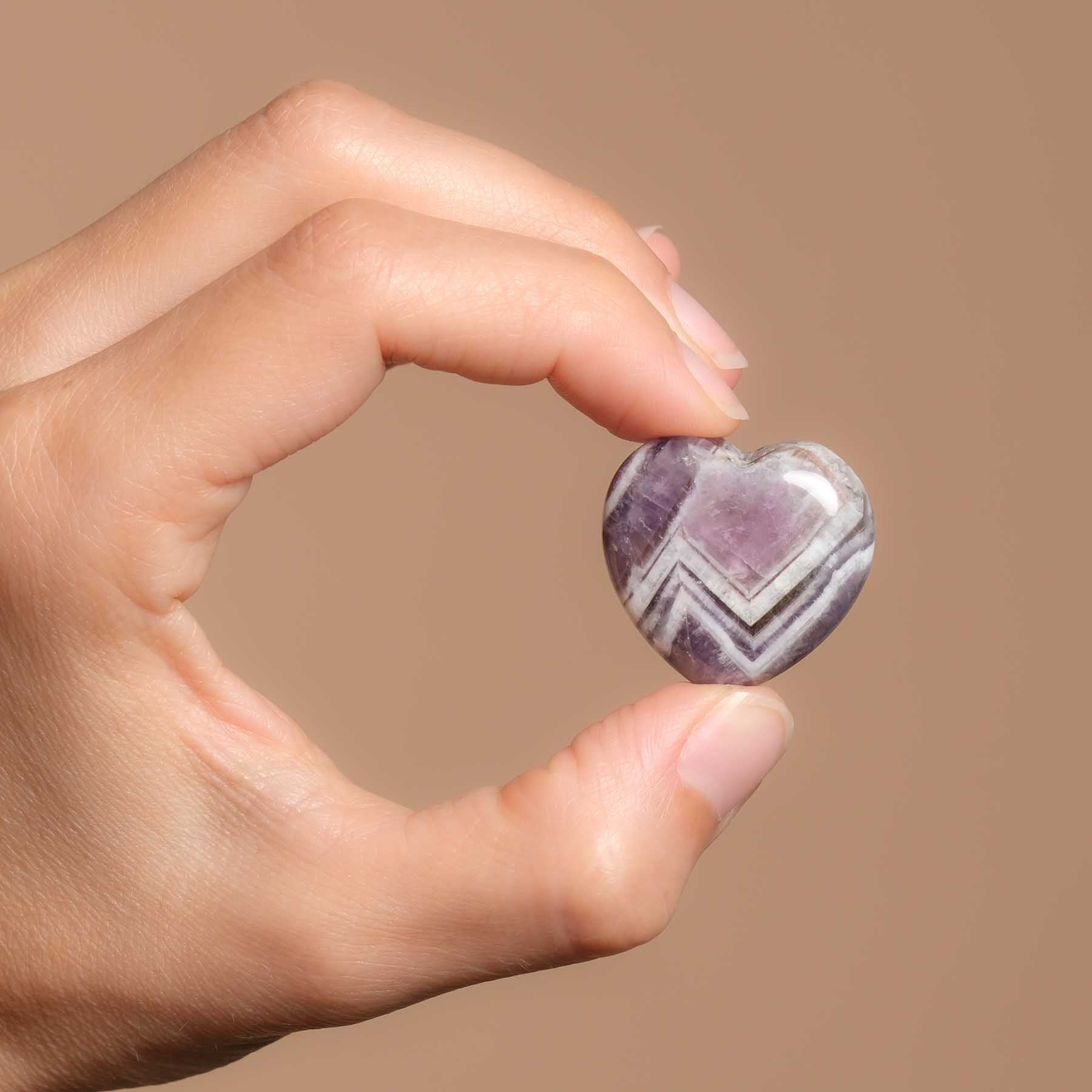 Pierre précieuse Coeur Flatteur pour la main Améthyste (violet)