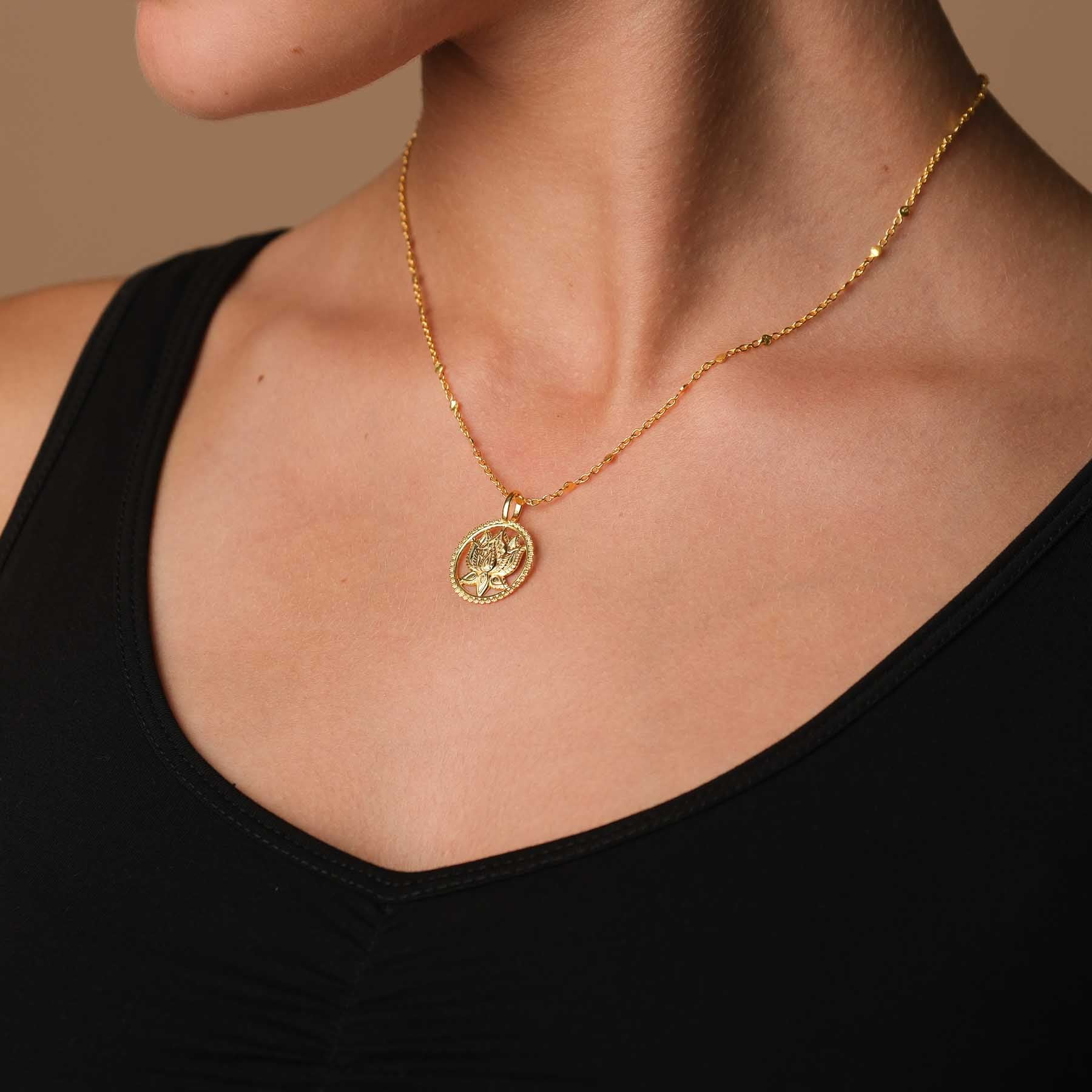 Collier avec pendentif lotus or