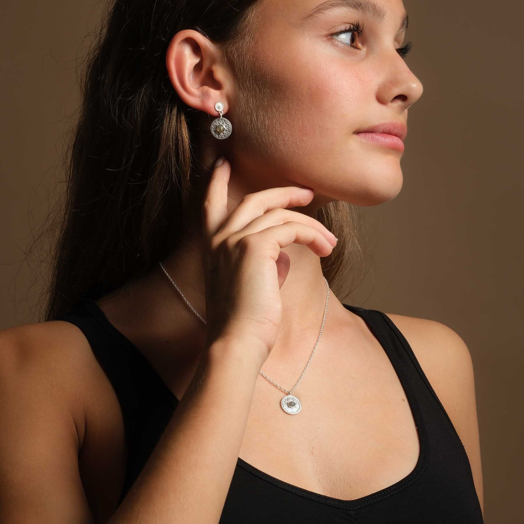 Boucles d'oreilles Mandala Love avec labradorite argentée