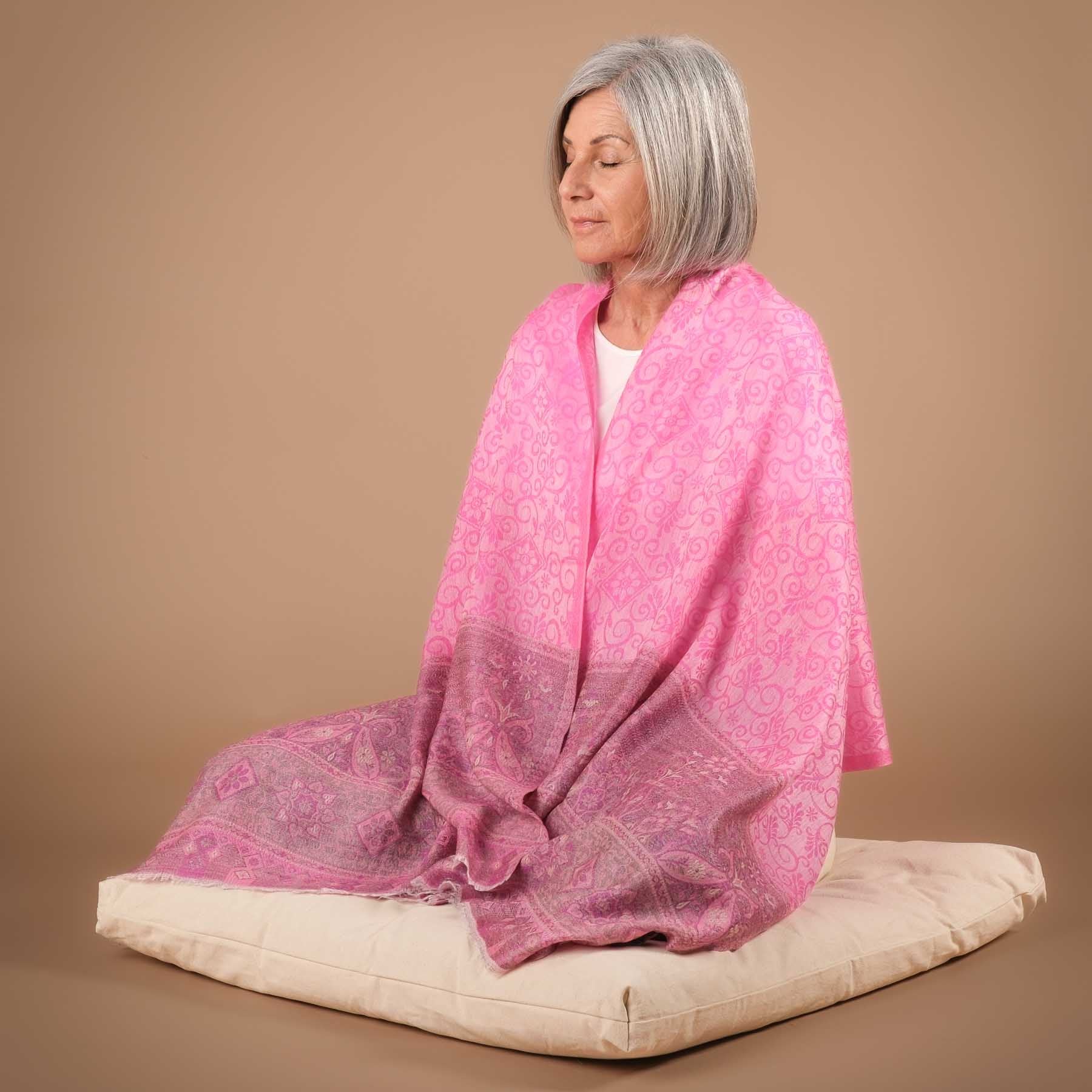 Echarpe de méditation en laine fine Pinky