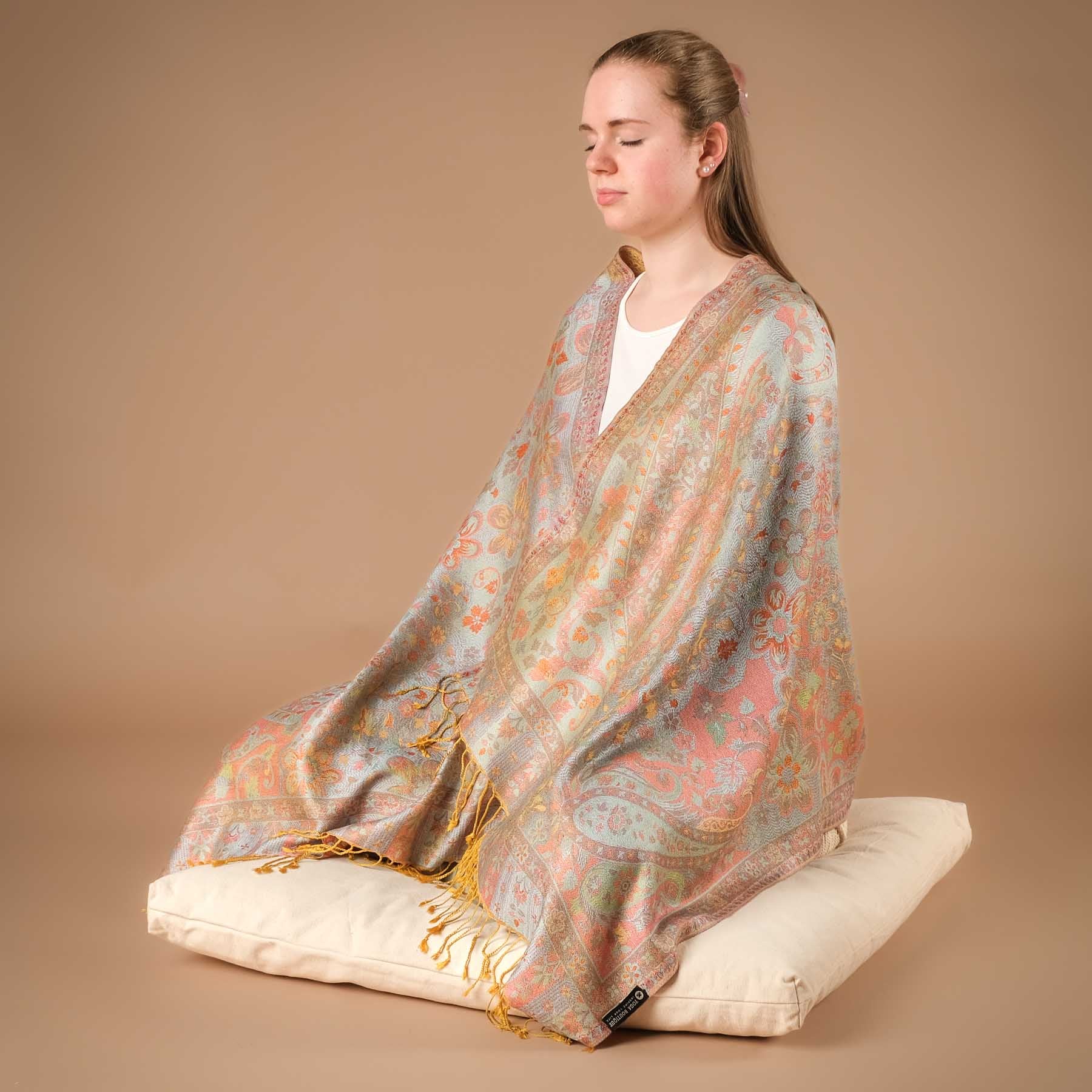 Châle de méditation soie Happy Hour dans les tons jaunes et turquoises