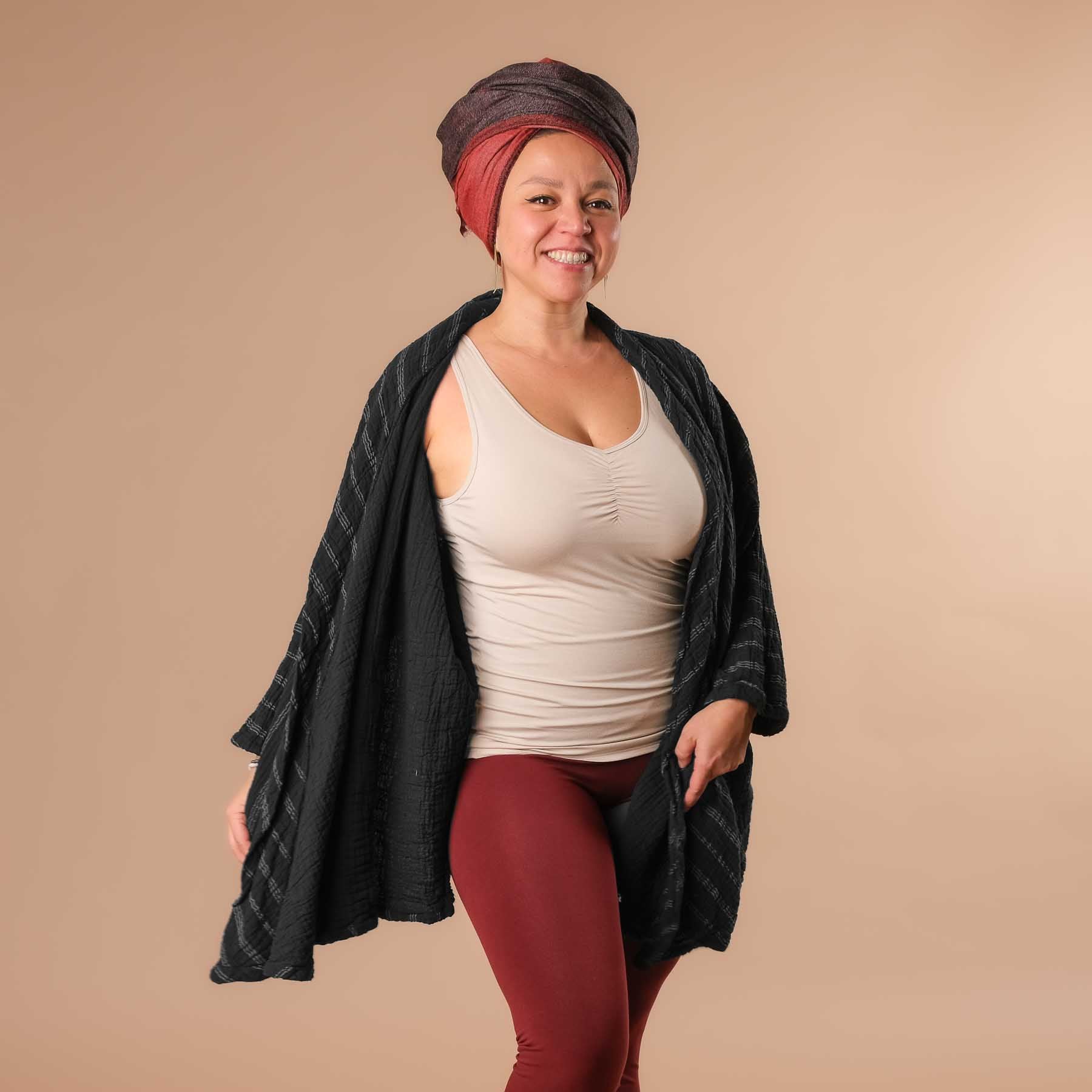 Débardeur de yoga durable Comfy froncé noir made in Switzerland sable