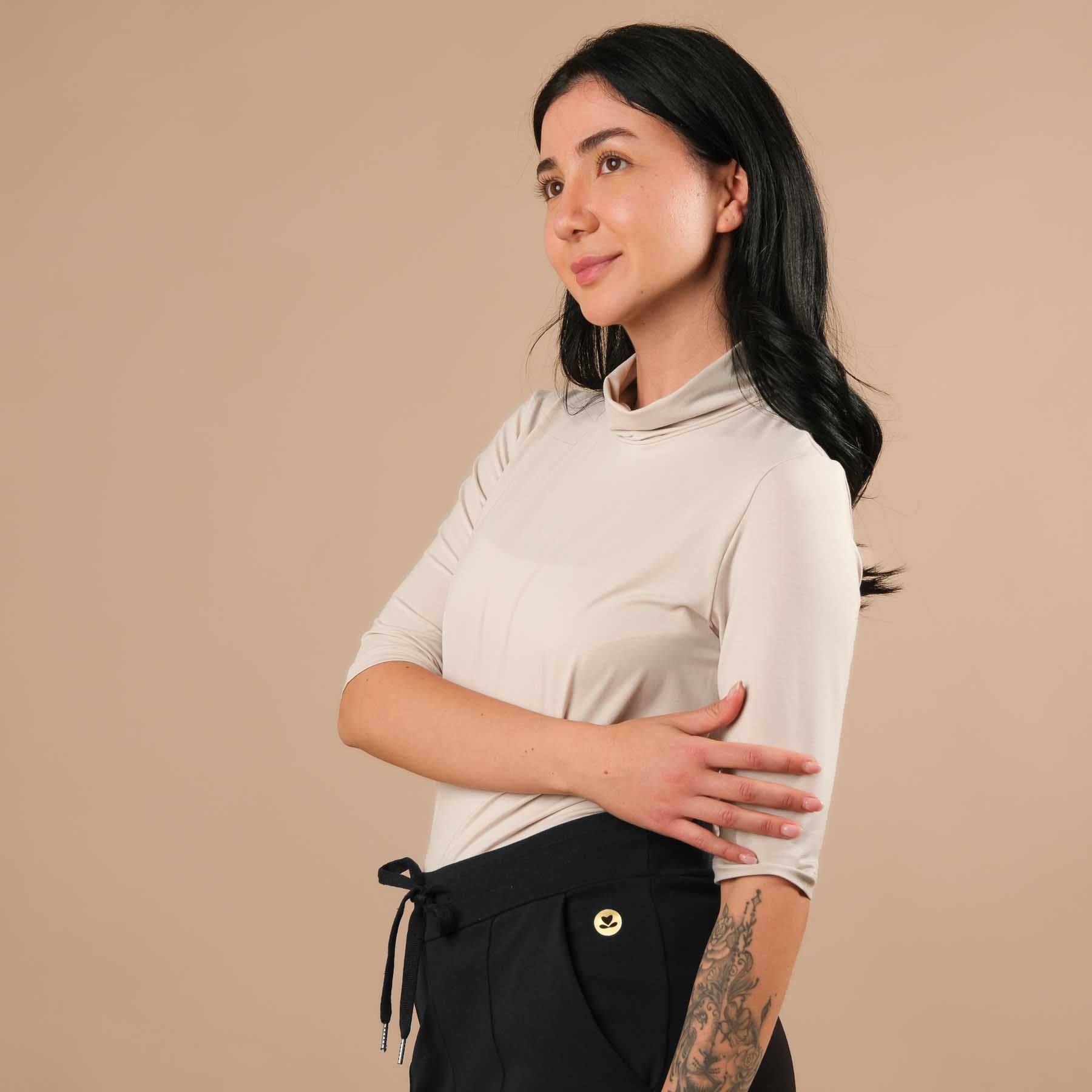 Yoga Turtleneck col chemise à manches courtes sable
