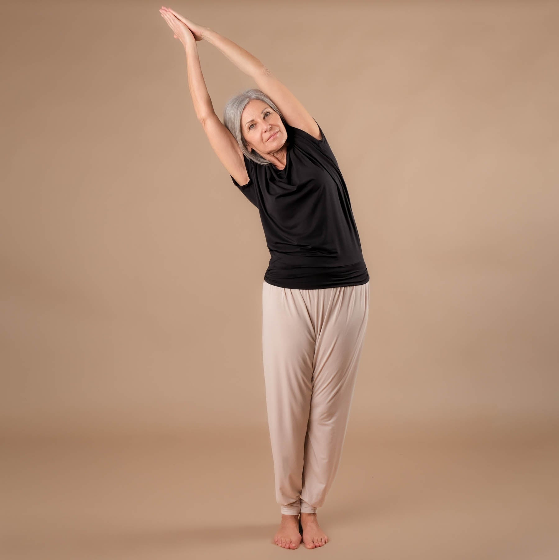 T-shirt de yoga cascade noir, tissu durable, super confortable, cousu en Suisse