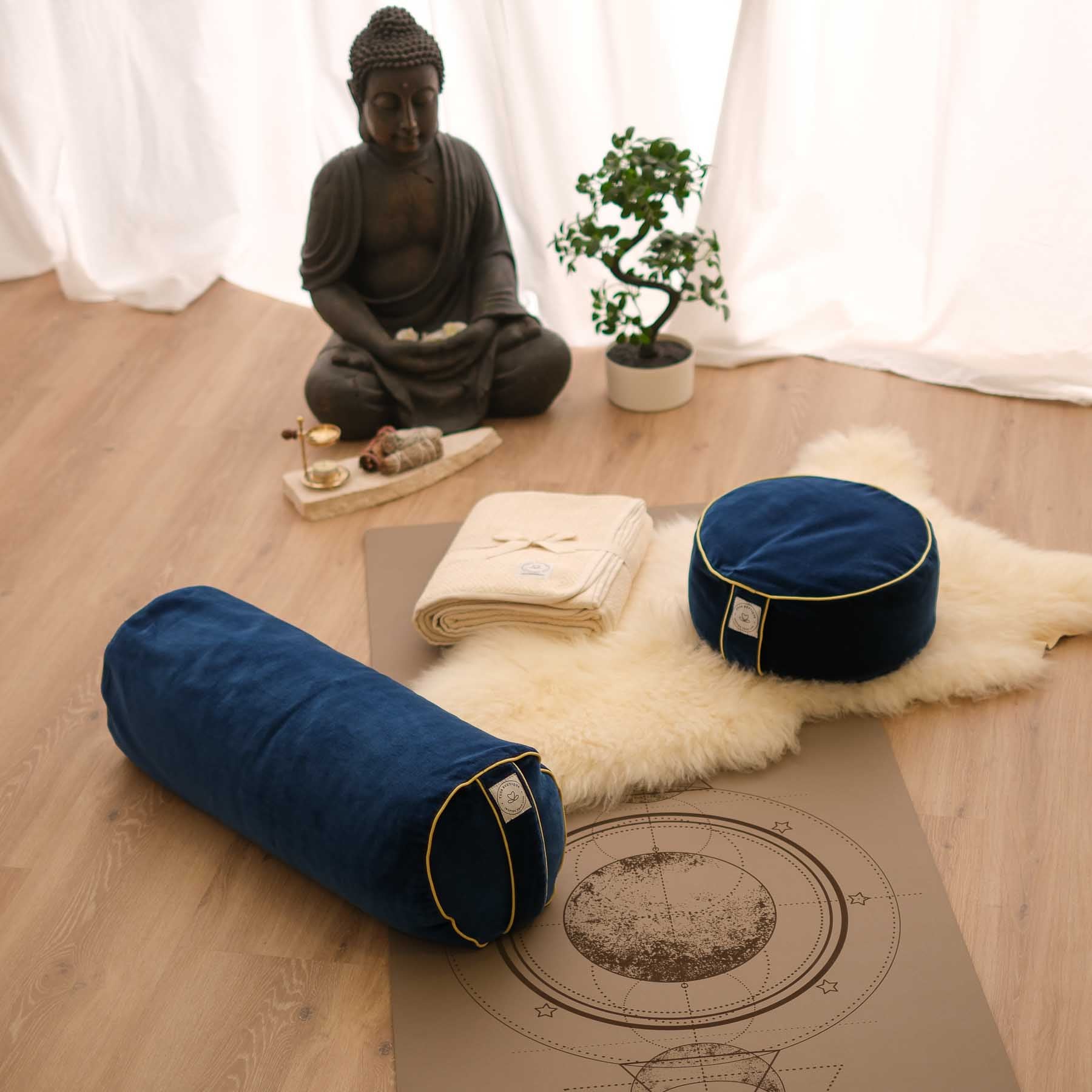 Bolster de yoga en velours bleu uni