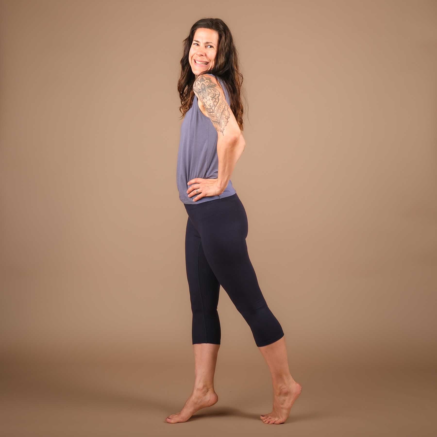 Yoga Capri Leggings Comfy navy fabriqué de manière durable en Suisse