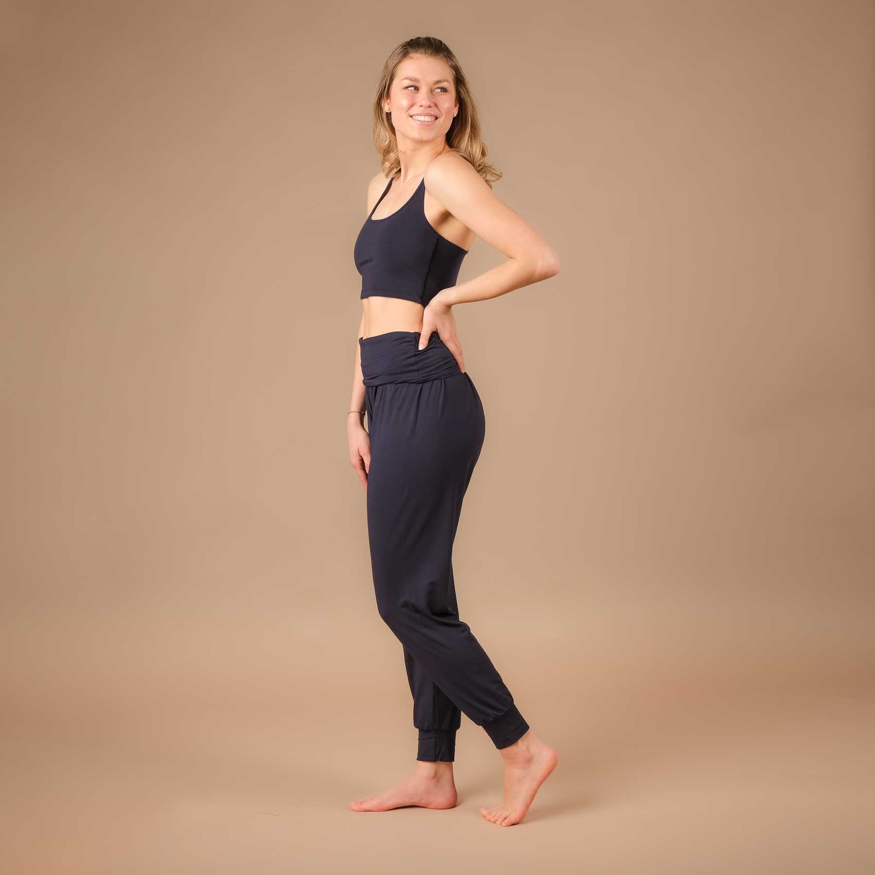 Pantalon de yoga Taj Mahal long fabriqué de manière durable en Suisse en couleur bleu marine