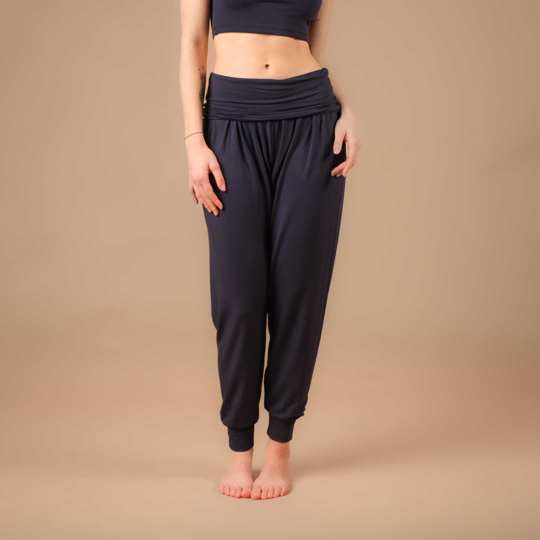 Pantalon de yoga Taj Mahal long fabriqué de manière durable en Suisse en couleur bleu marine