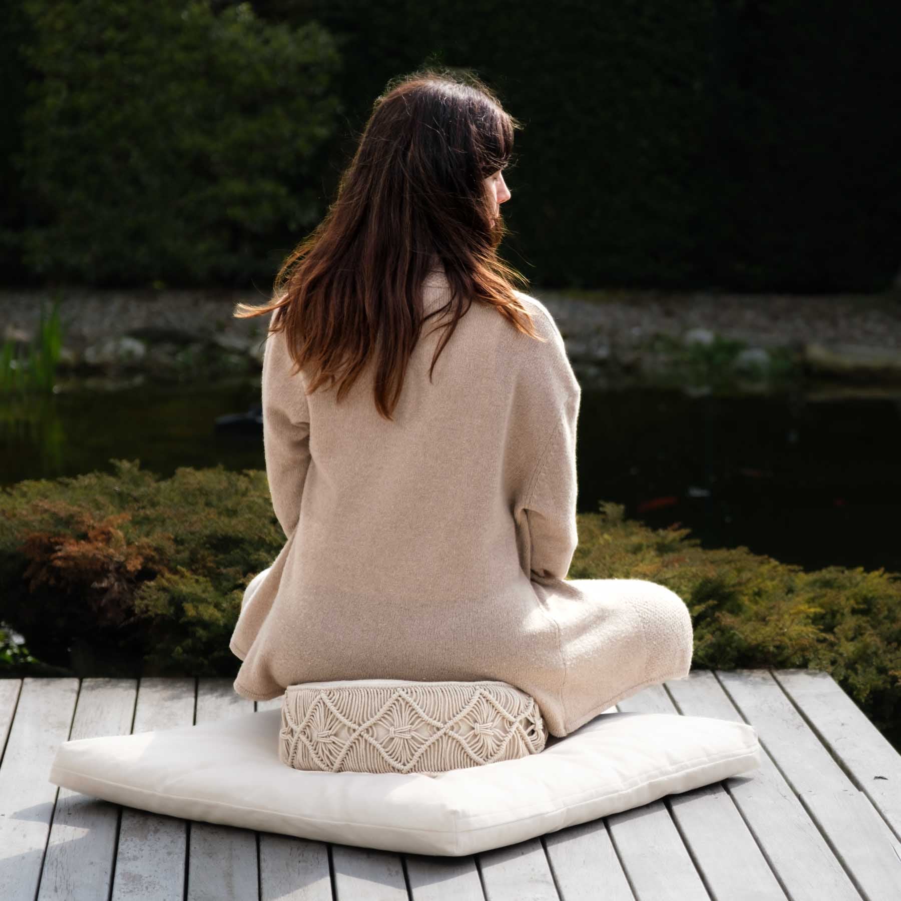 Coussin de méditation macramé