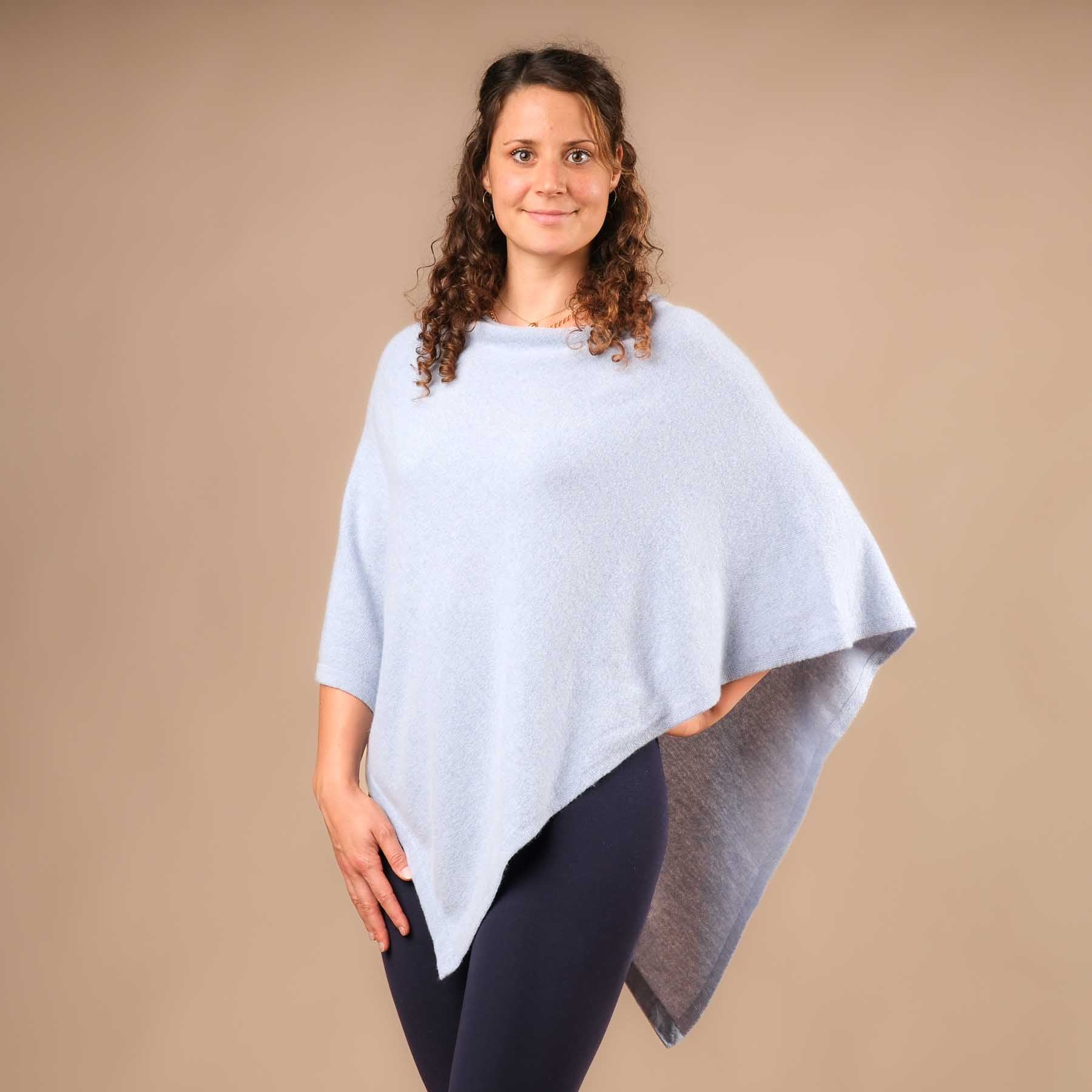 Poncho en cachemire durable bleu clair