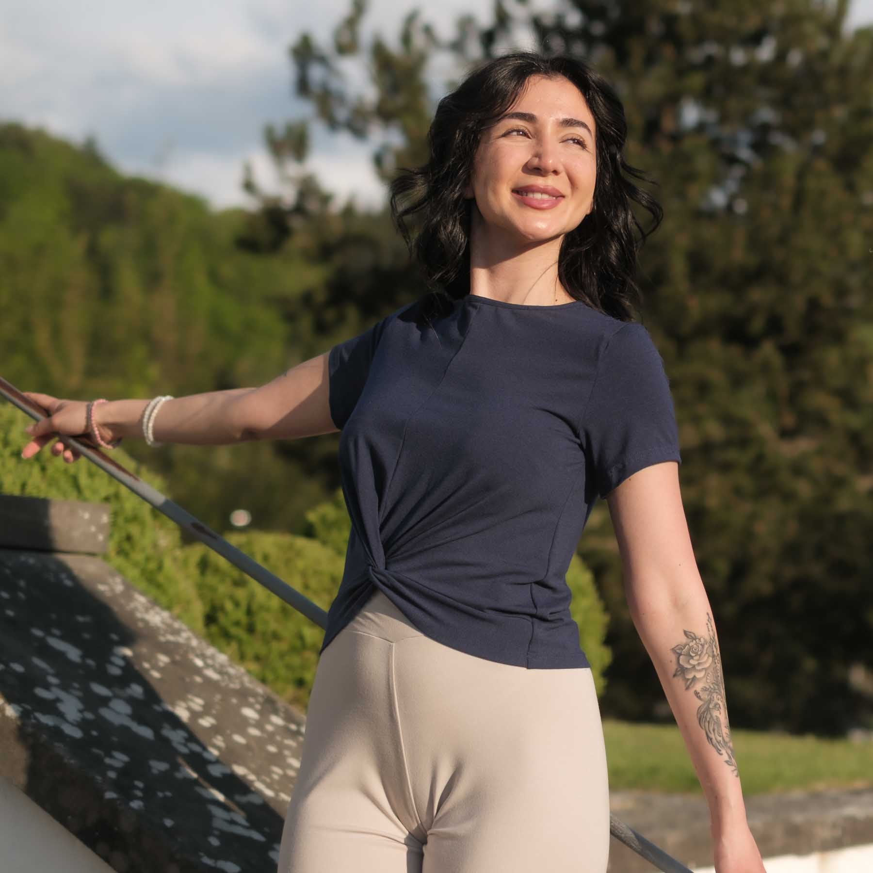 Top de yoga Twist Classy manches courtes marine