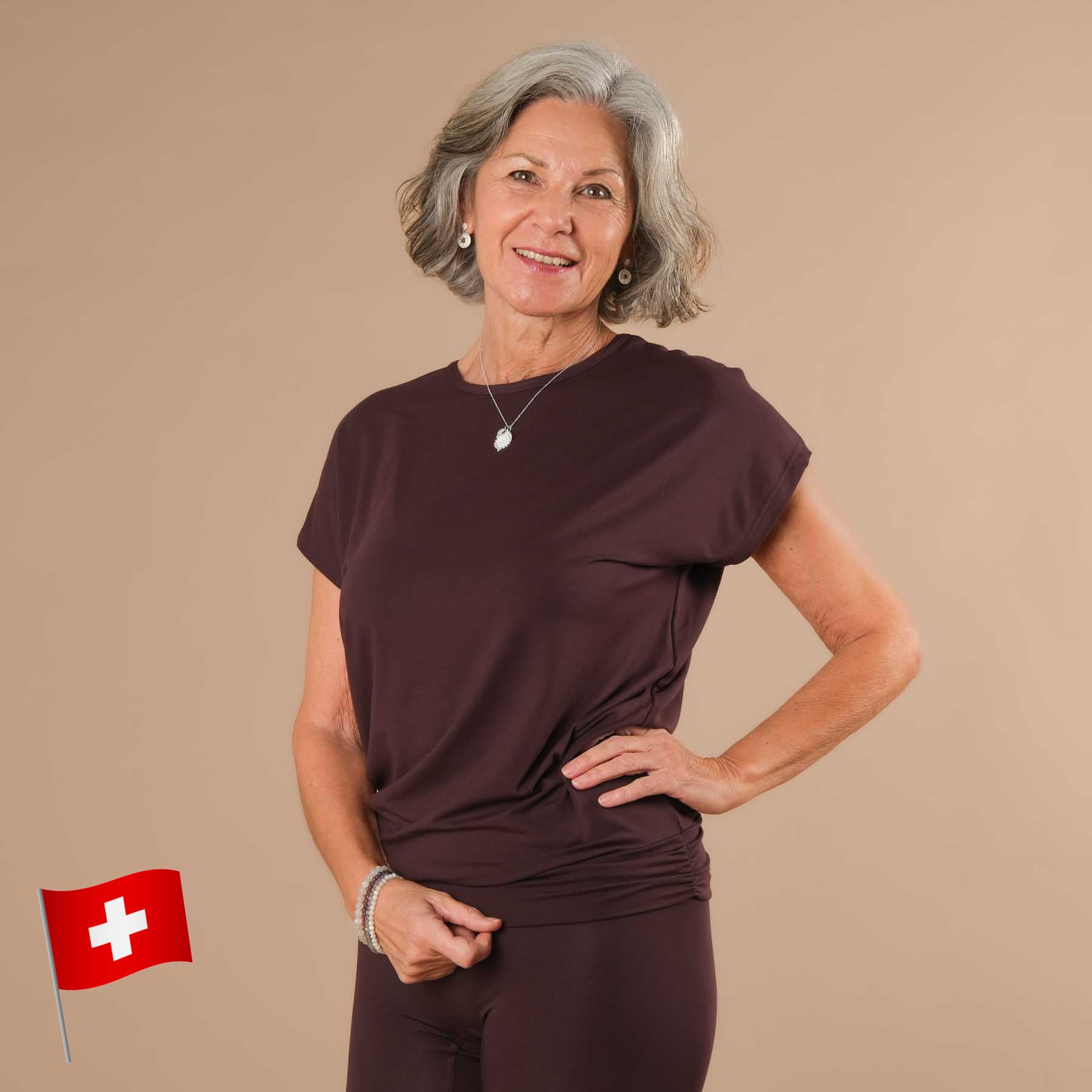 Yoga Shirt Comfy à manches courtes fabriqué de manière durable en Suisse aubergine