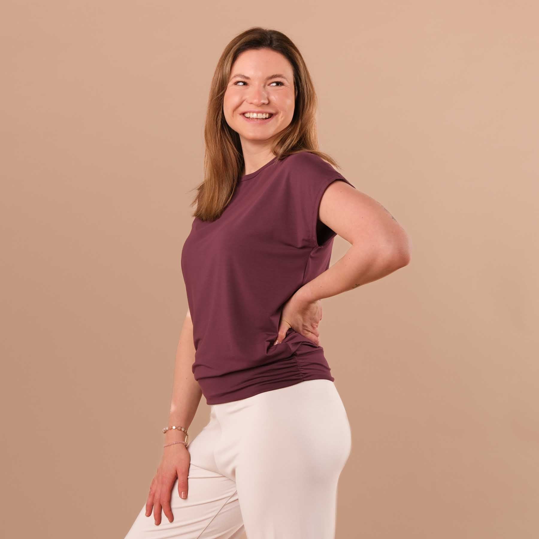 Yoga Shirt Comfy à manches courtes fabriqué de manière durable en Suisse berry