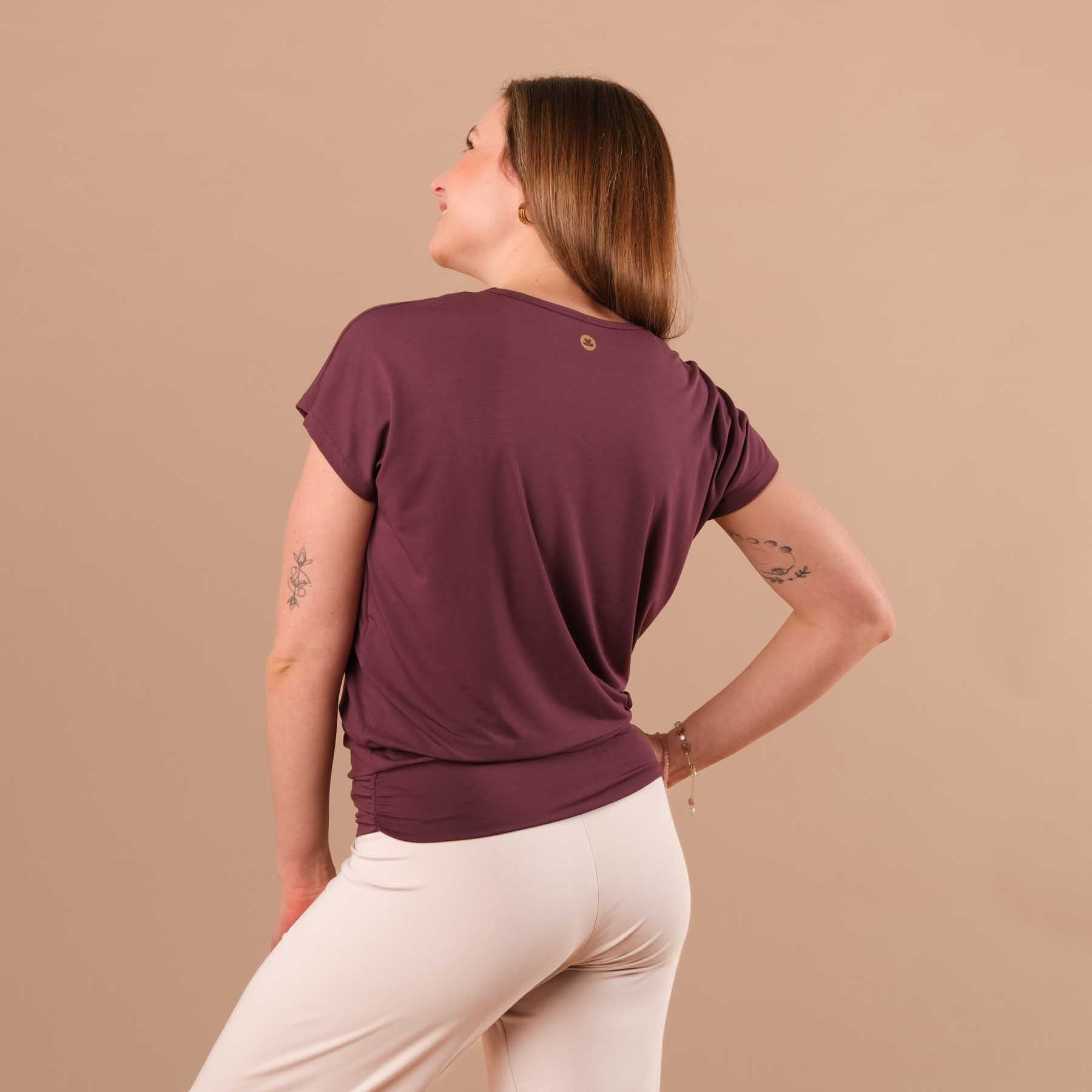Yoga Shirt Comfy à manches courtes fabriqué de manière durable en Suisse berry
