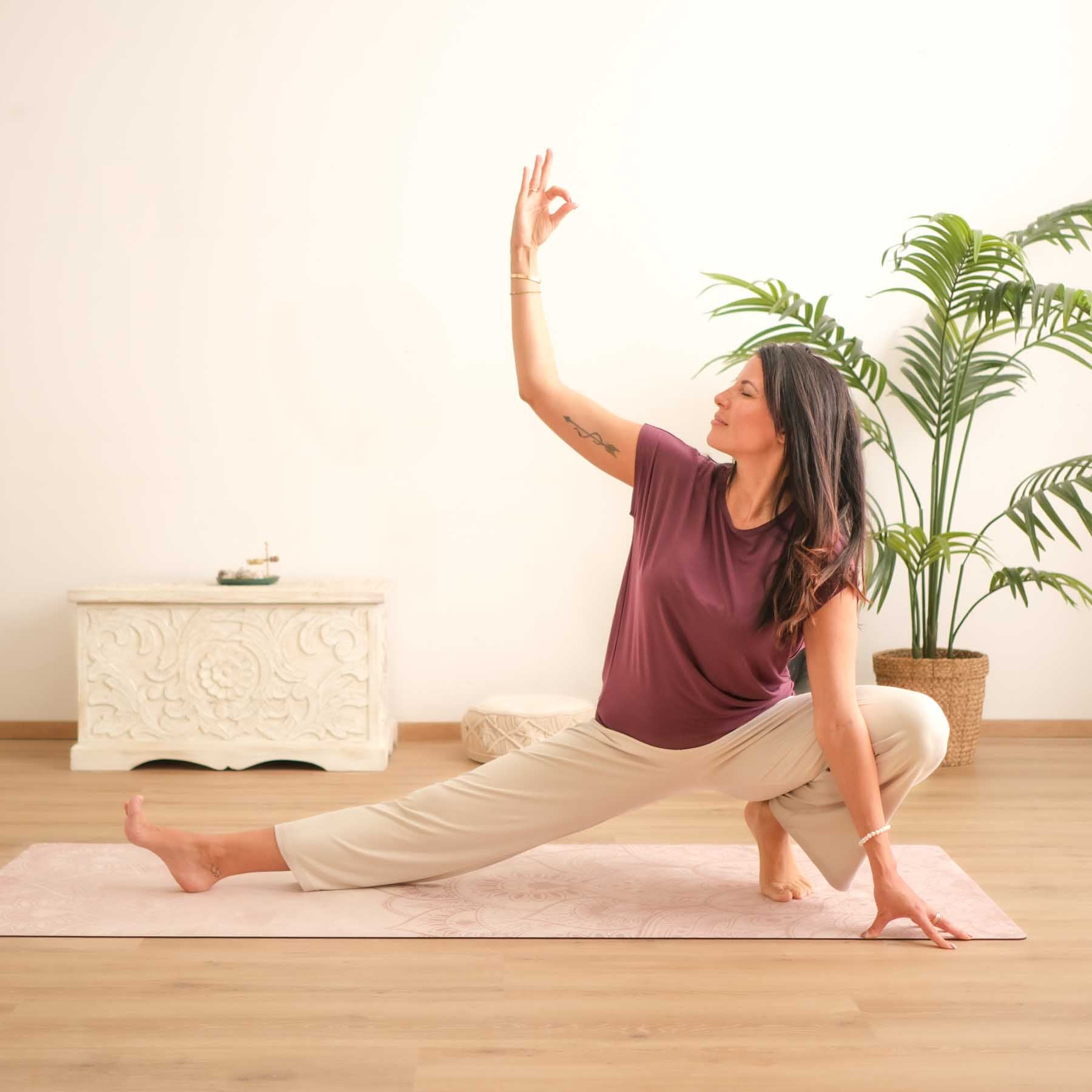 Yoga Shirt Comfy à manches courtes fabriqué de manière durable en Suisse berry