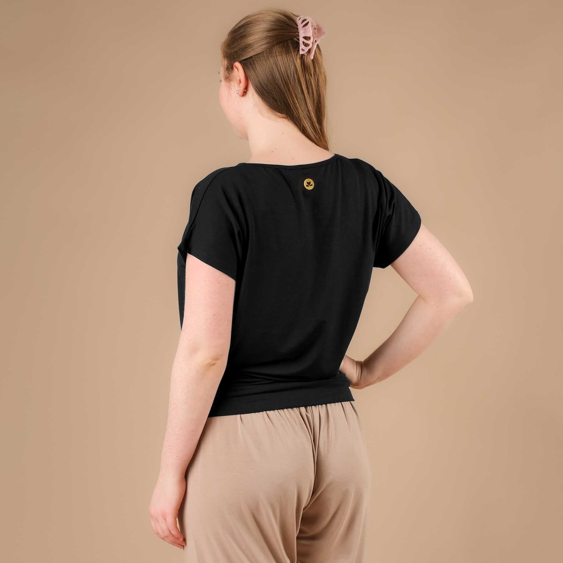 T-shirt de yoga cascade noir, tissu durable, super confortable, cousu en Suisse