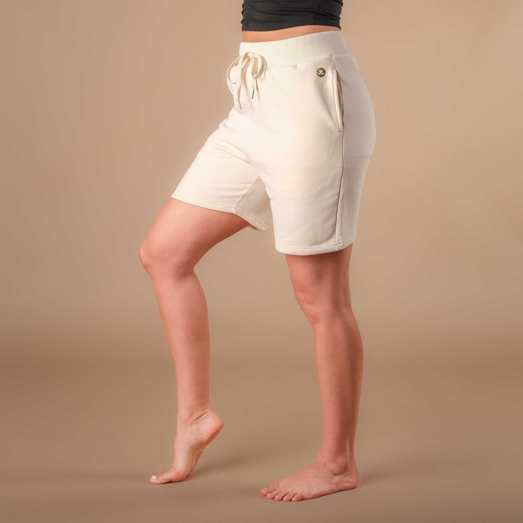 Short de yoga pour femmes en coton écru