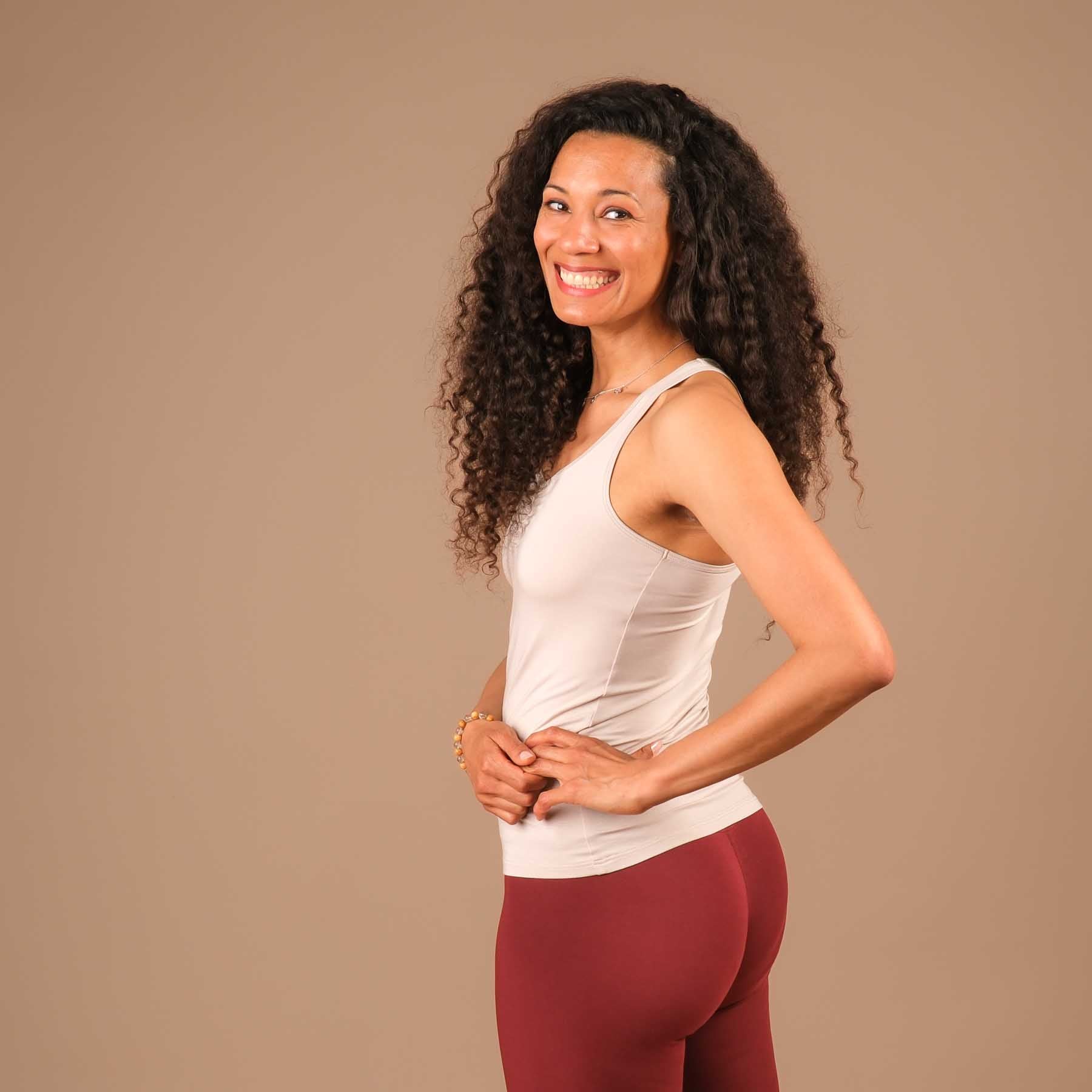 Débardeur de yoga durable Comfy froncé noir made in Switzerland sable