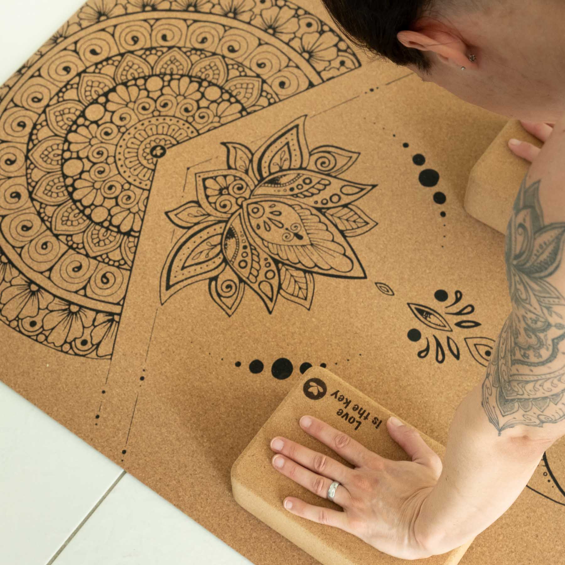 Bloc de yoga en liège durable LOVE IST THE KEY