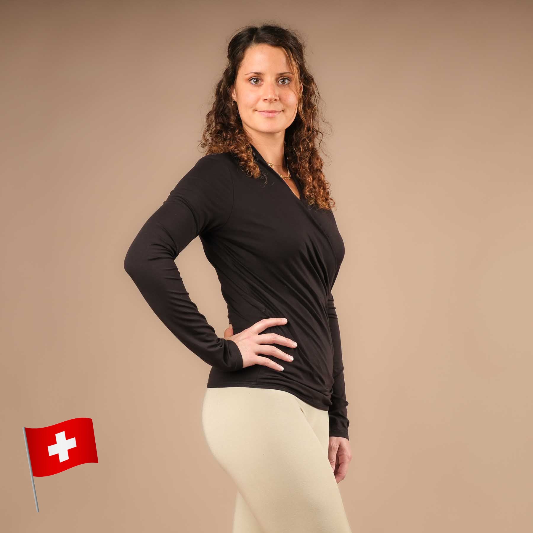 Shirt de yoga enveloppante à manches longues noire