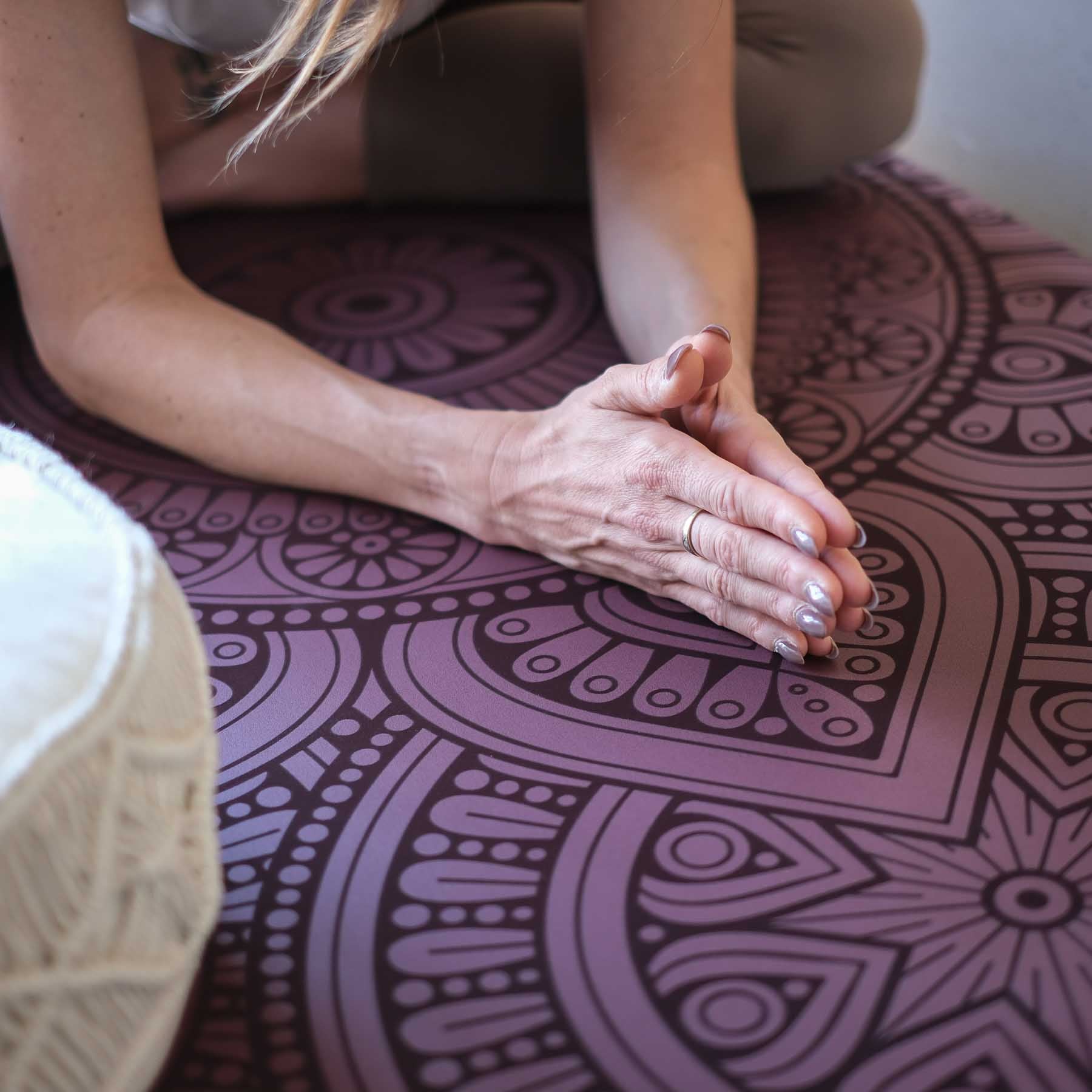 Tapis de yoga SuperGrip 2.0 Mandala tapis de yoga très antidérapant berry en caoutchouc naturel avec bonne tenue