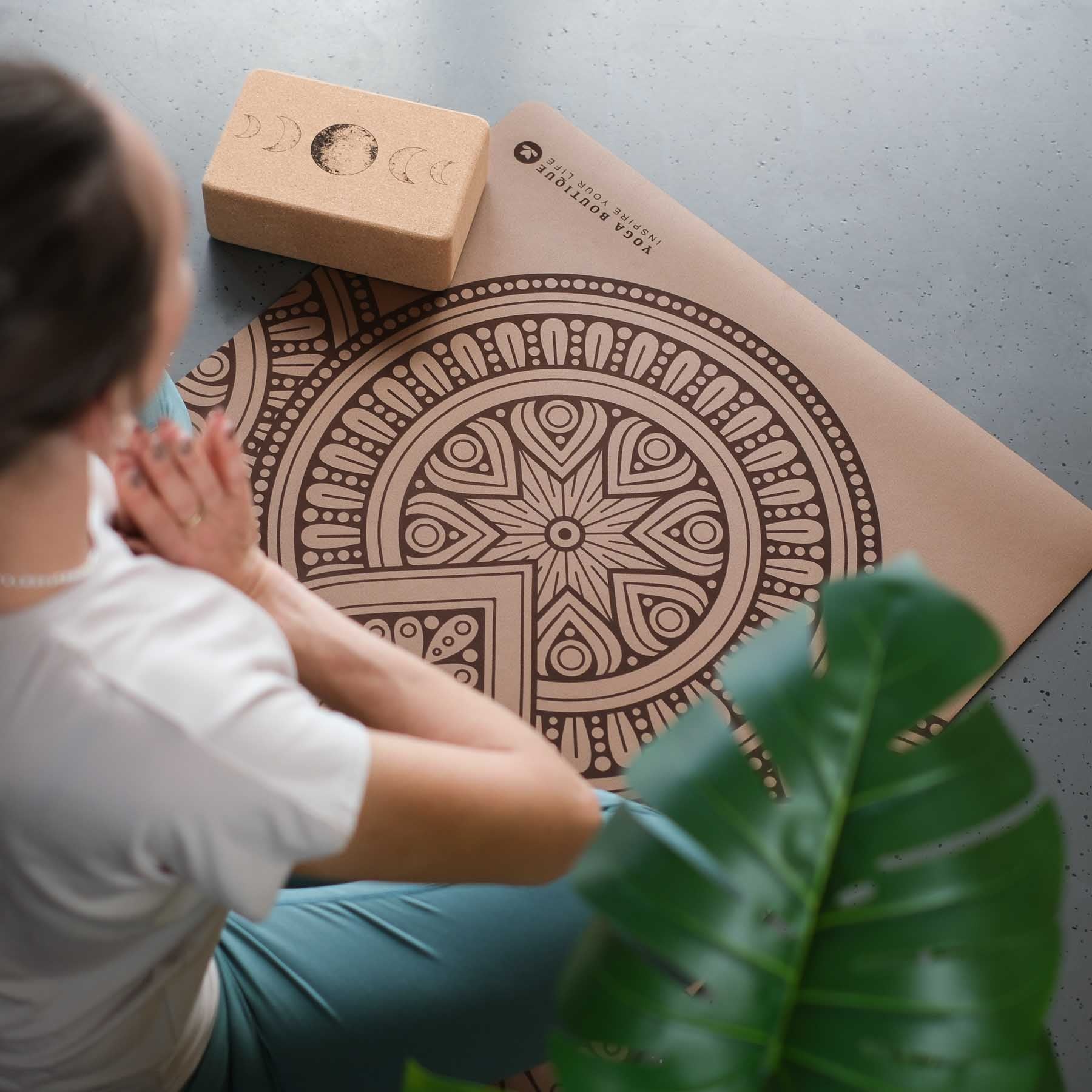 Tapis de yoga SuperGrip 2.0 Mandala tapis de yoga coffee très antidérapant en caoutchouc naturel avec une bonne tenue