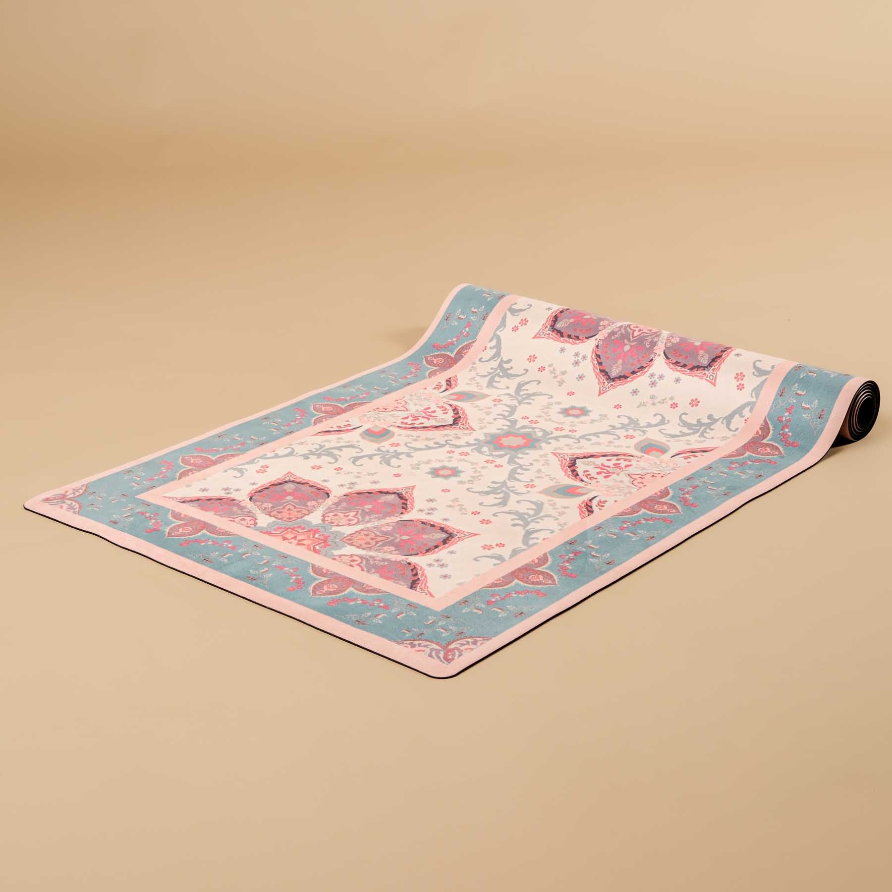 Tapis de yoga velours Marrakech avec un beau motif de fleurs