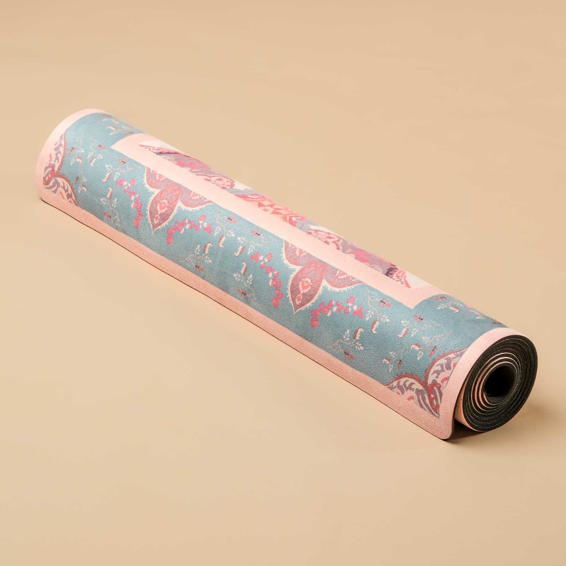 Tapis de yoga velours Marrakech avec un beau motif de fleurs