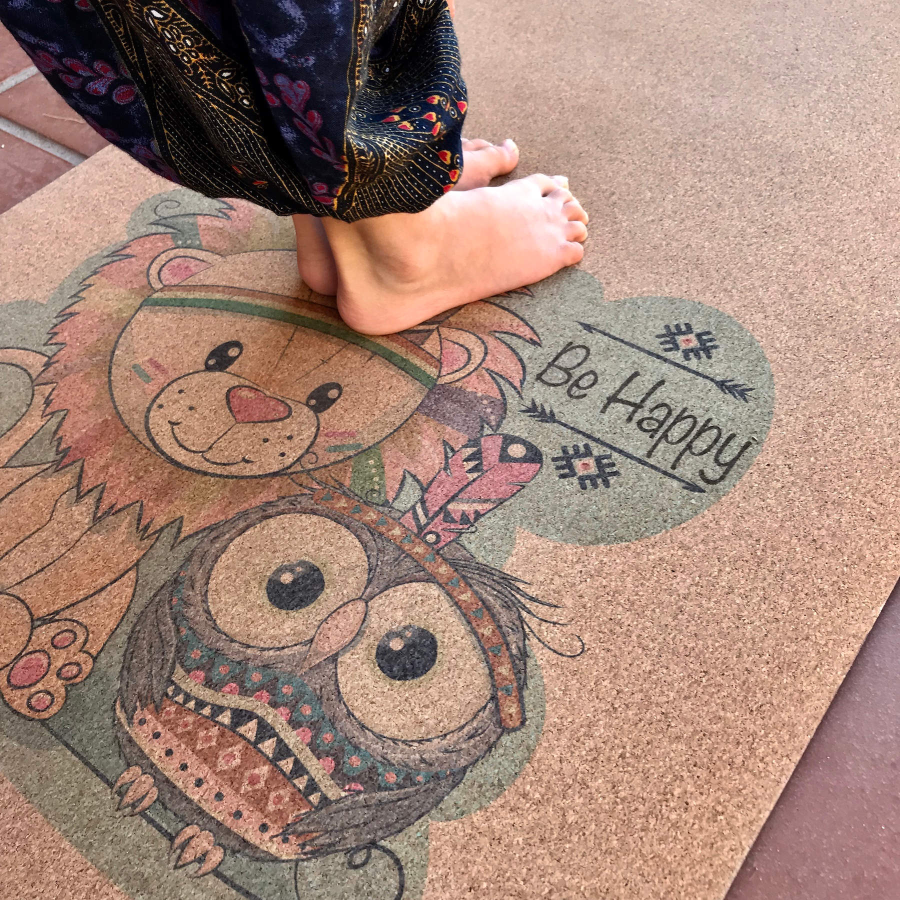 Tapis de yoga pour enfants en liège "Be happy".