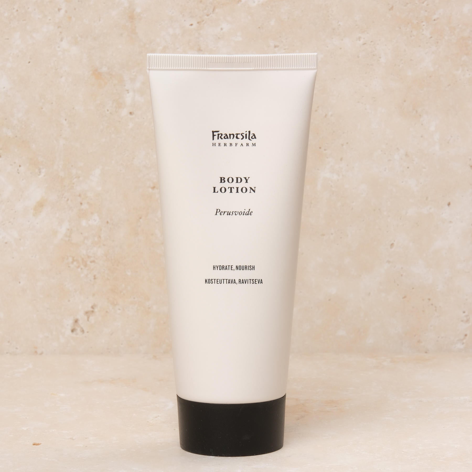 La crème corporelle / lotion corporelle Frantsila aide à lutter contre la peau sèche en hiver et aussi à apaiser la peau en été après l'exposition au soleil.