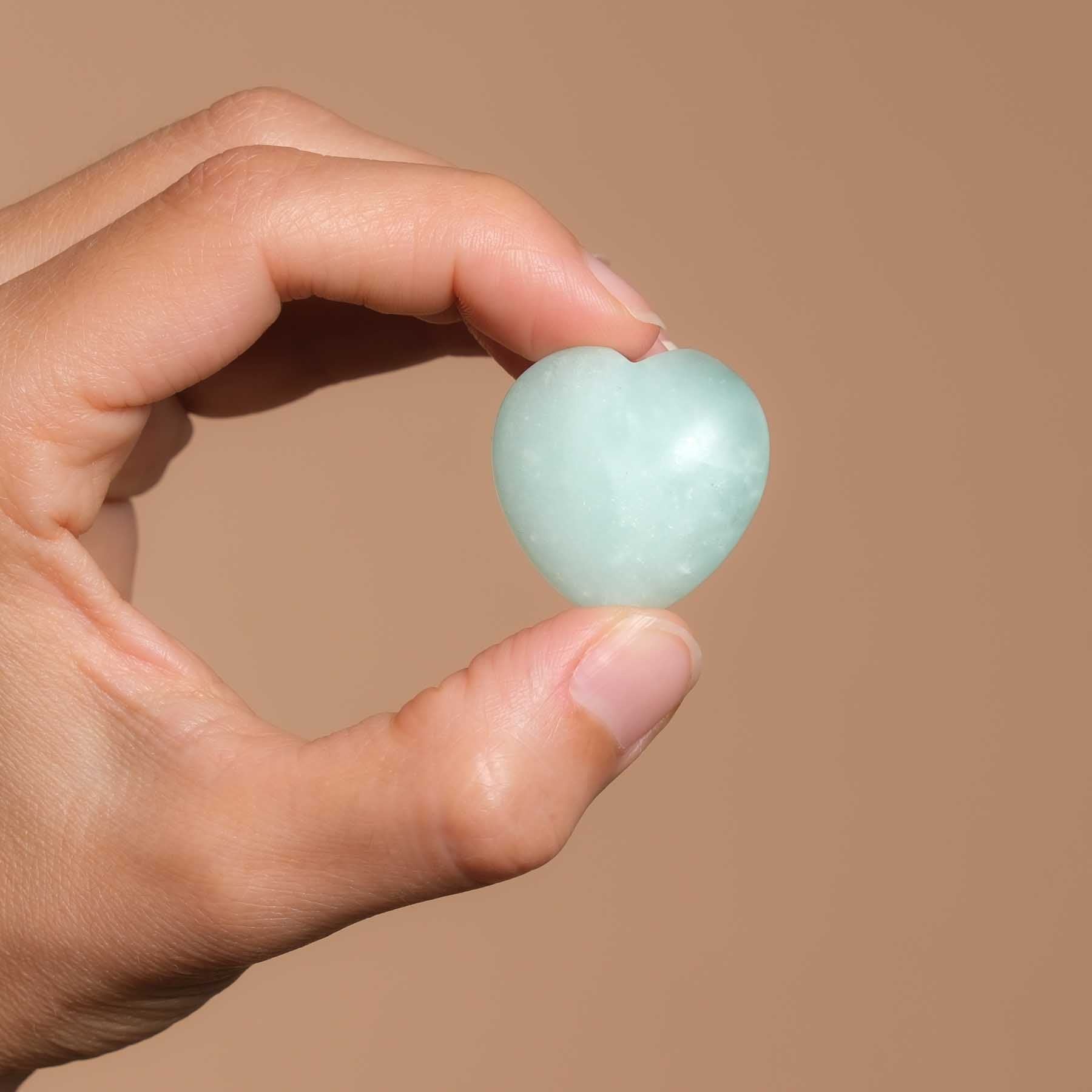 Pierre précieuse Coeur Flatteur pour les mains Aigue-marine (menthe)