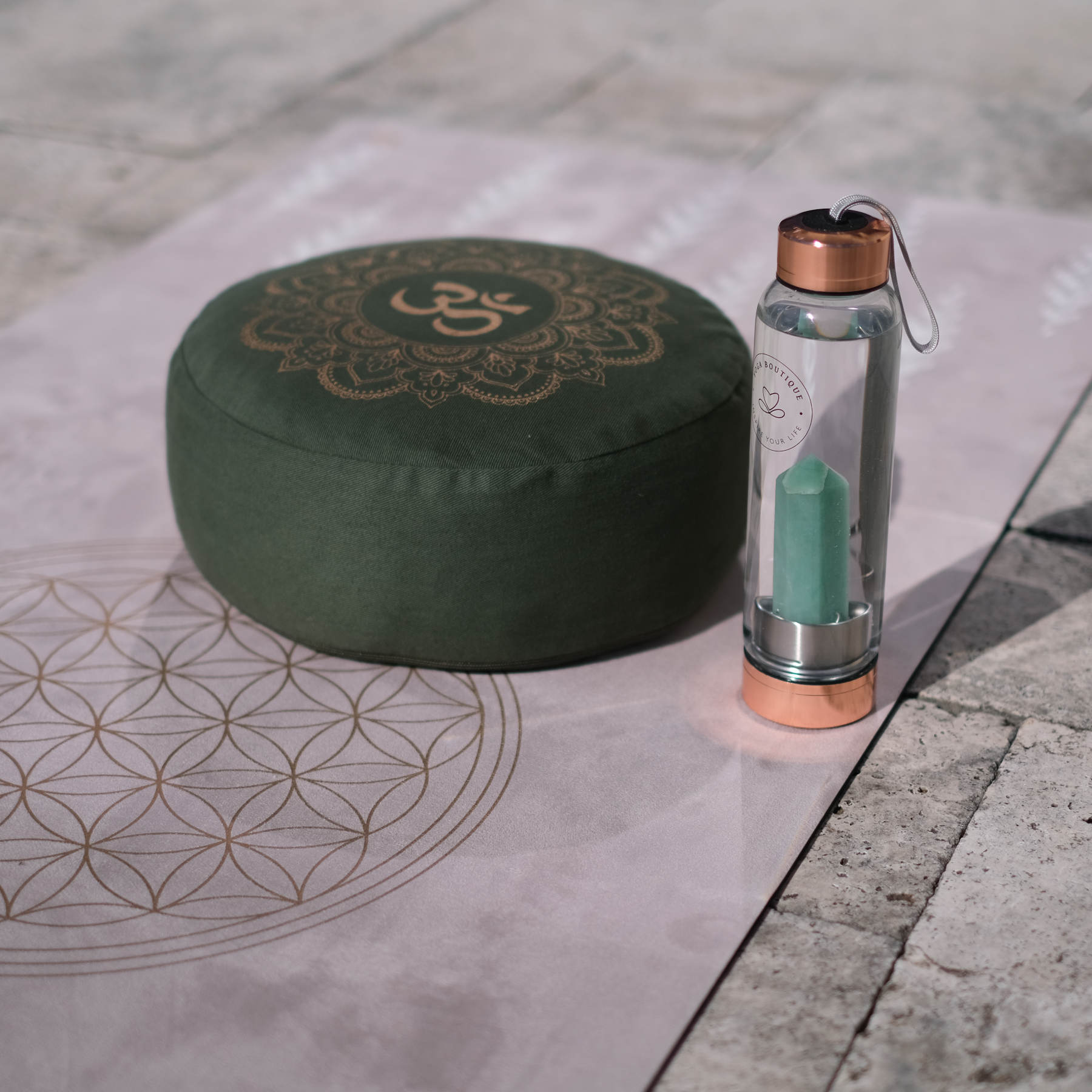 Bouteille d'eau en pierre précieuse Aventurine