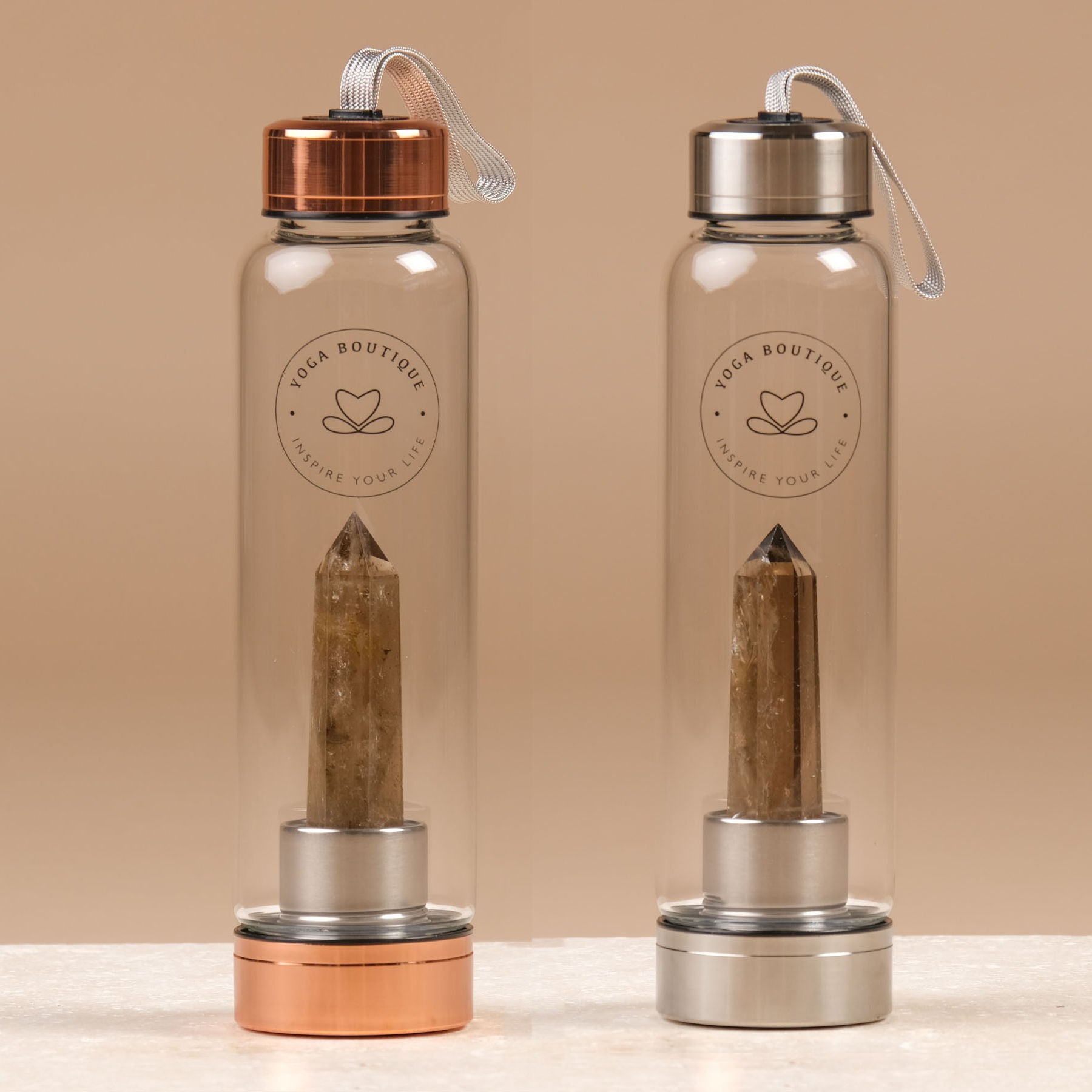 Bouteille d'eau en pierre précieuse avec pointe en quartz fumé