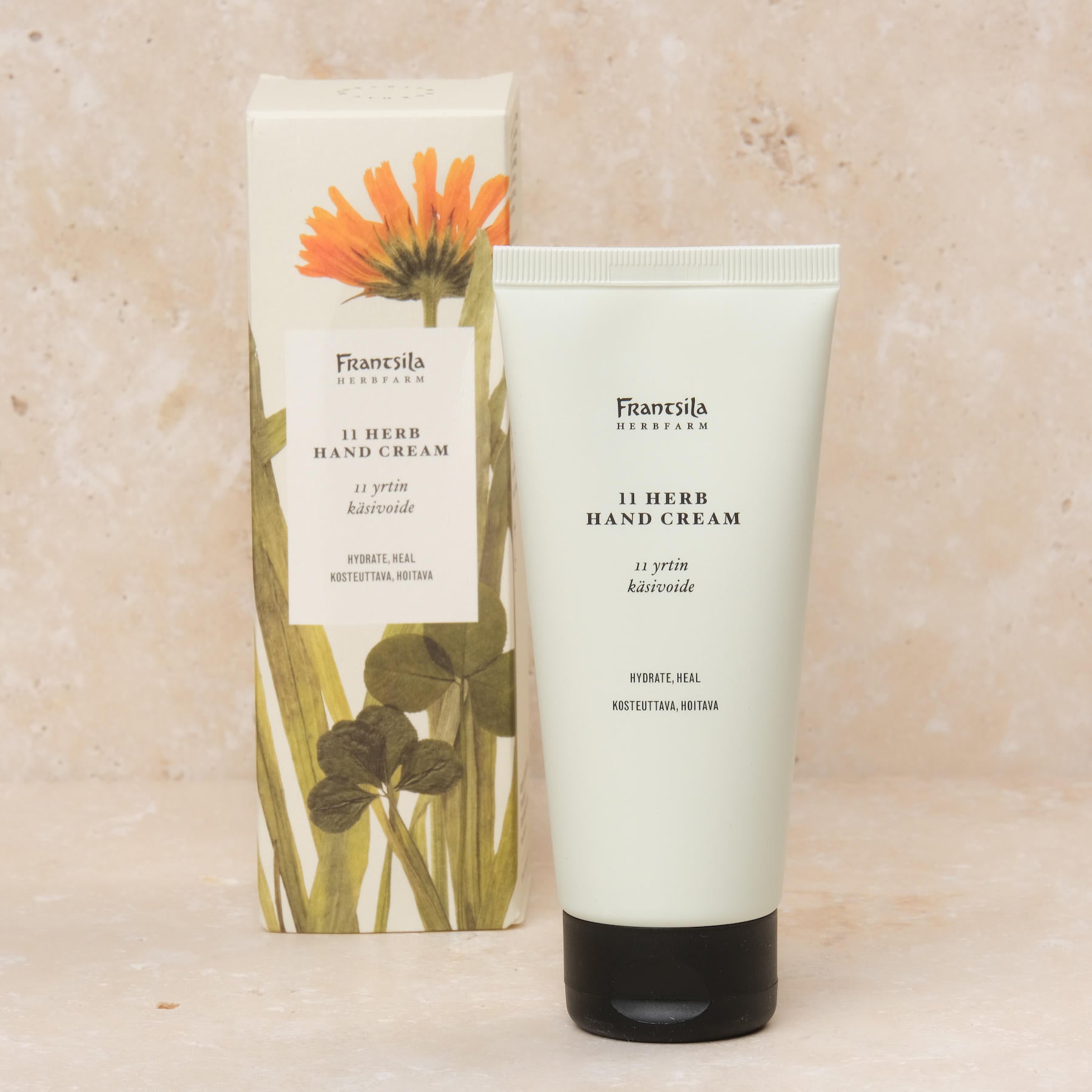 Cette crème riche pour les mains 11 plantes pénètre rapidement, protège du dessèchement et procure une douceur naturelle.