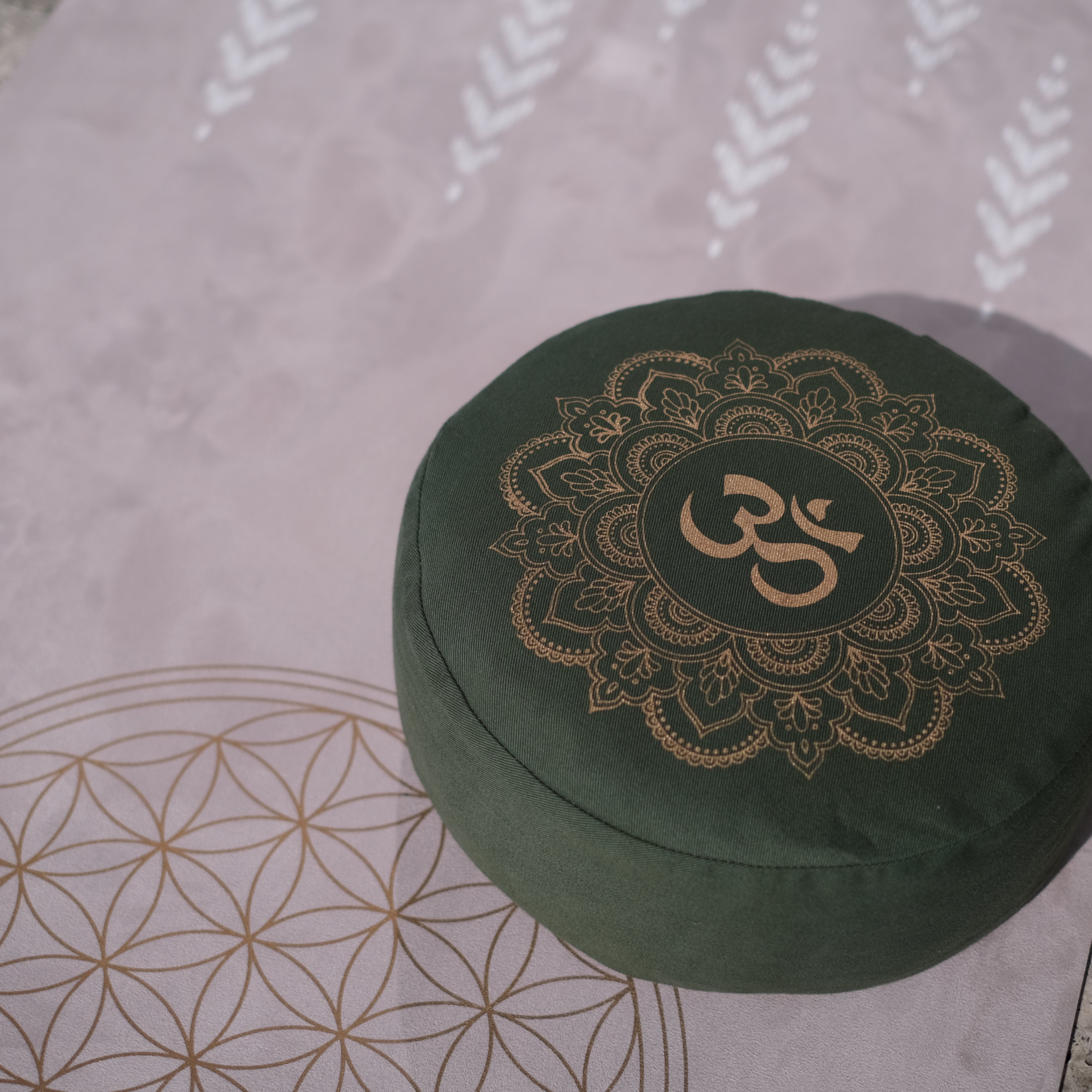 Coussin de méditation rond Mandala OM olive vert