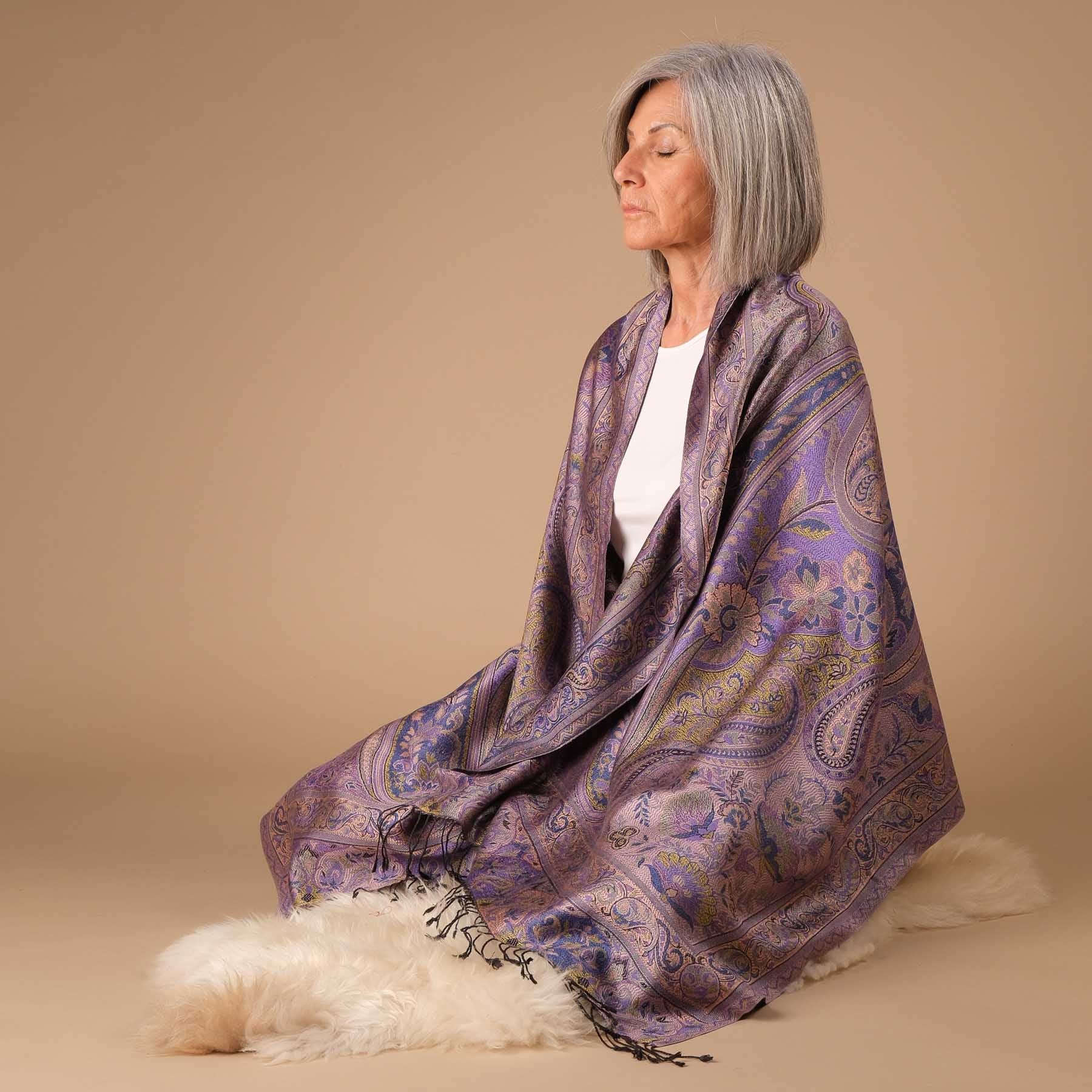 Foulard en soie indien avec motifs Paisley