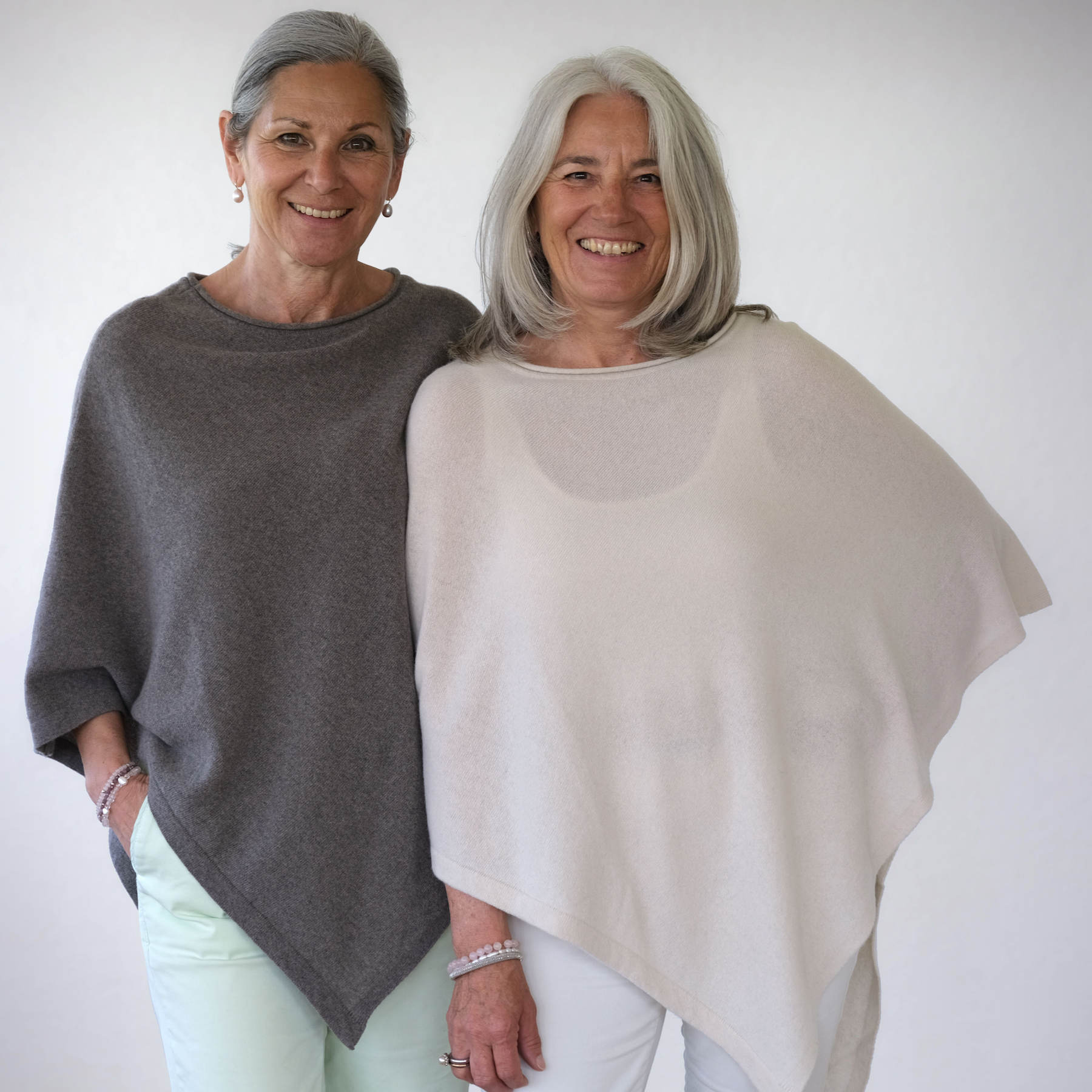 Poncho en cachemire durable crème