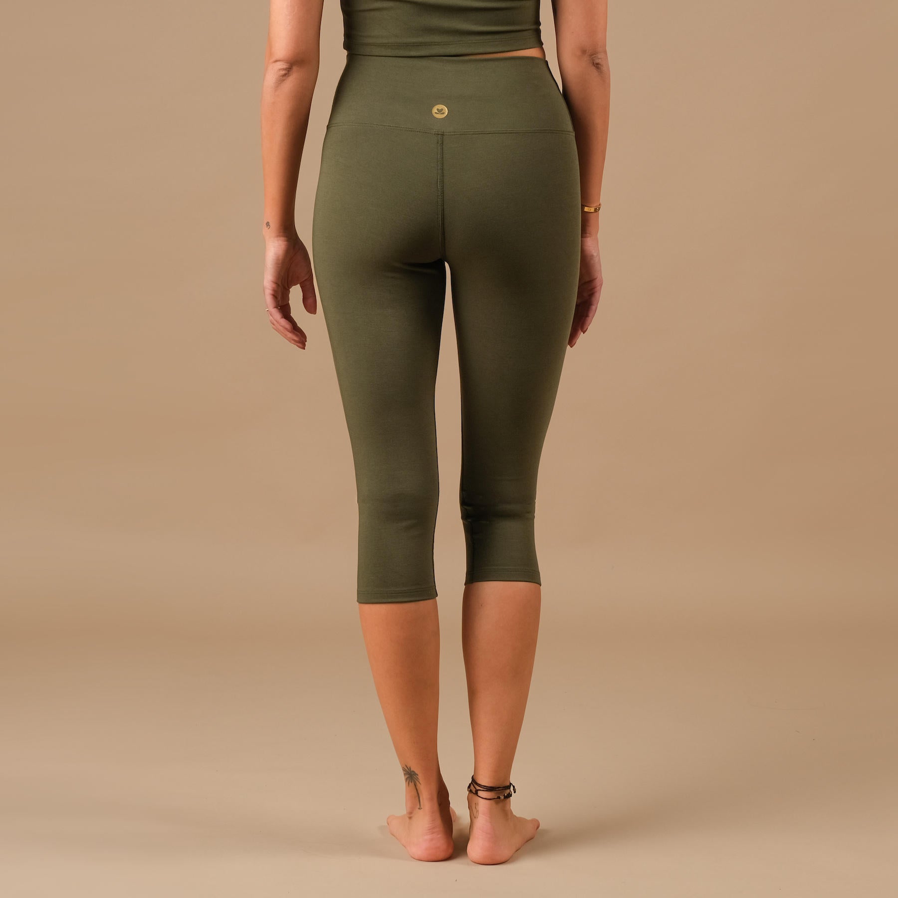 Yoga Capri Leggings Comfy olive fabriqué de manière durable en Suisse