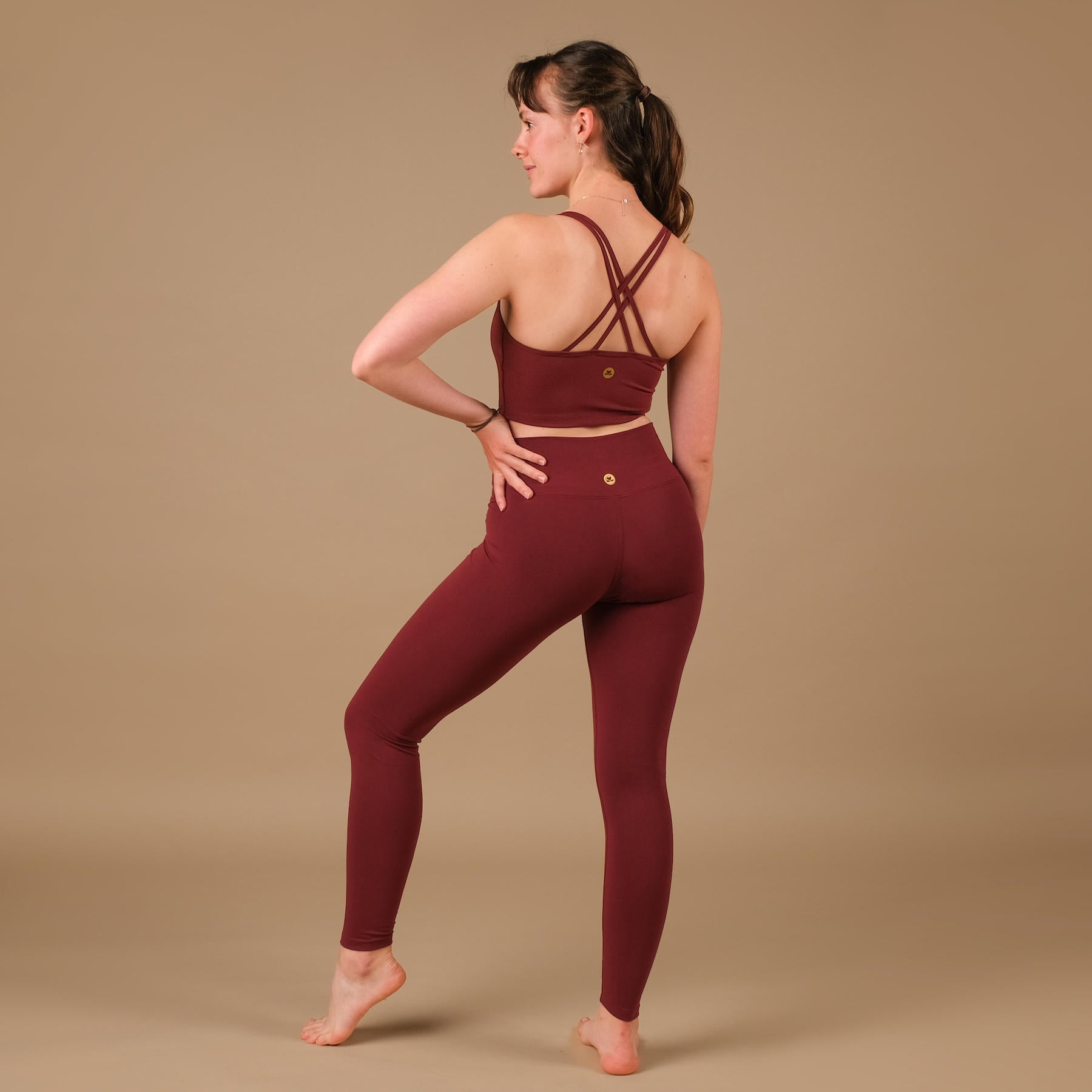 Crop Top de yoga Joy bordeaux en tissu durable et fabriqué en Suisse