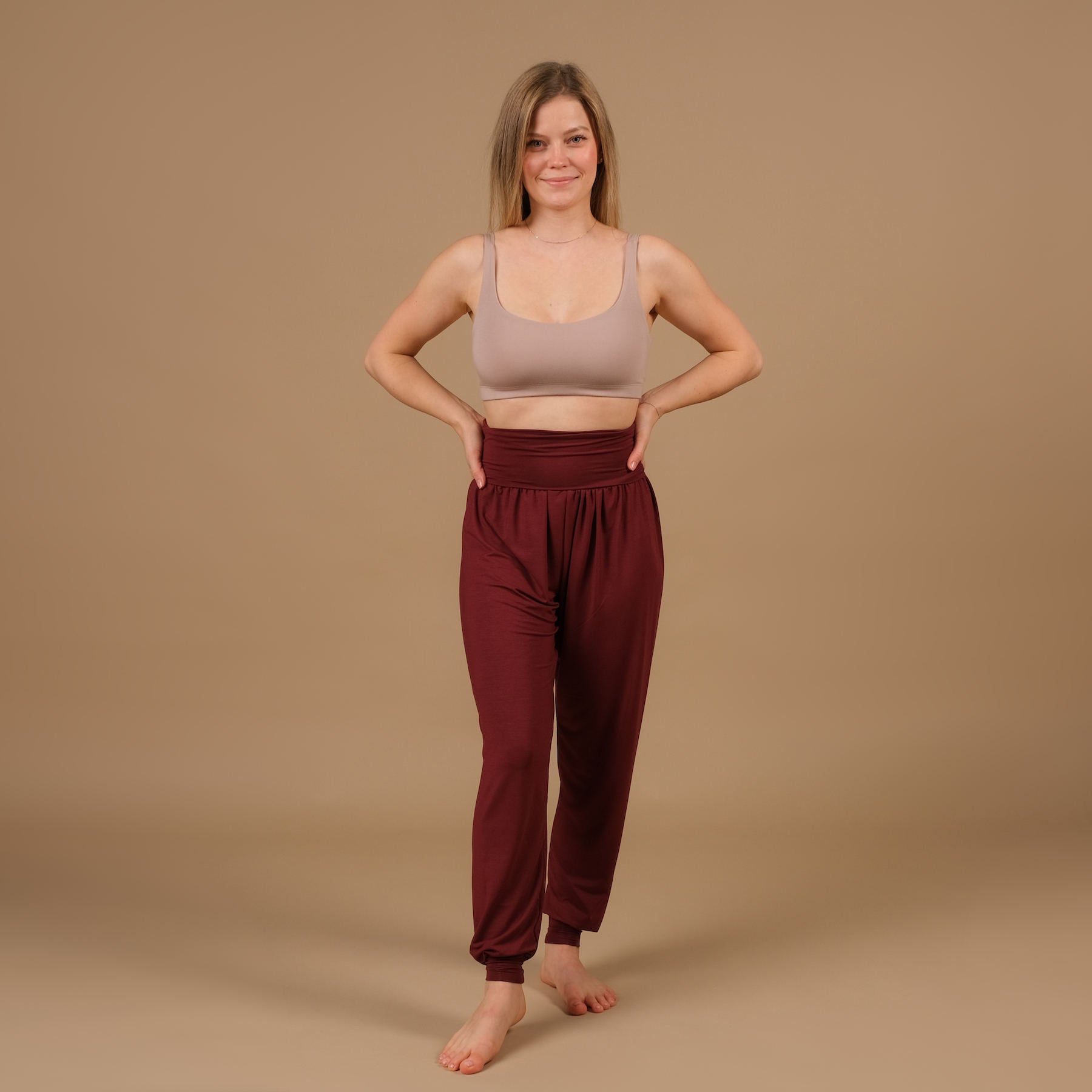 Pantalon de yoga Taj Mahal long fabriqué de manière durable en Suisse bordeaux rouge