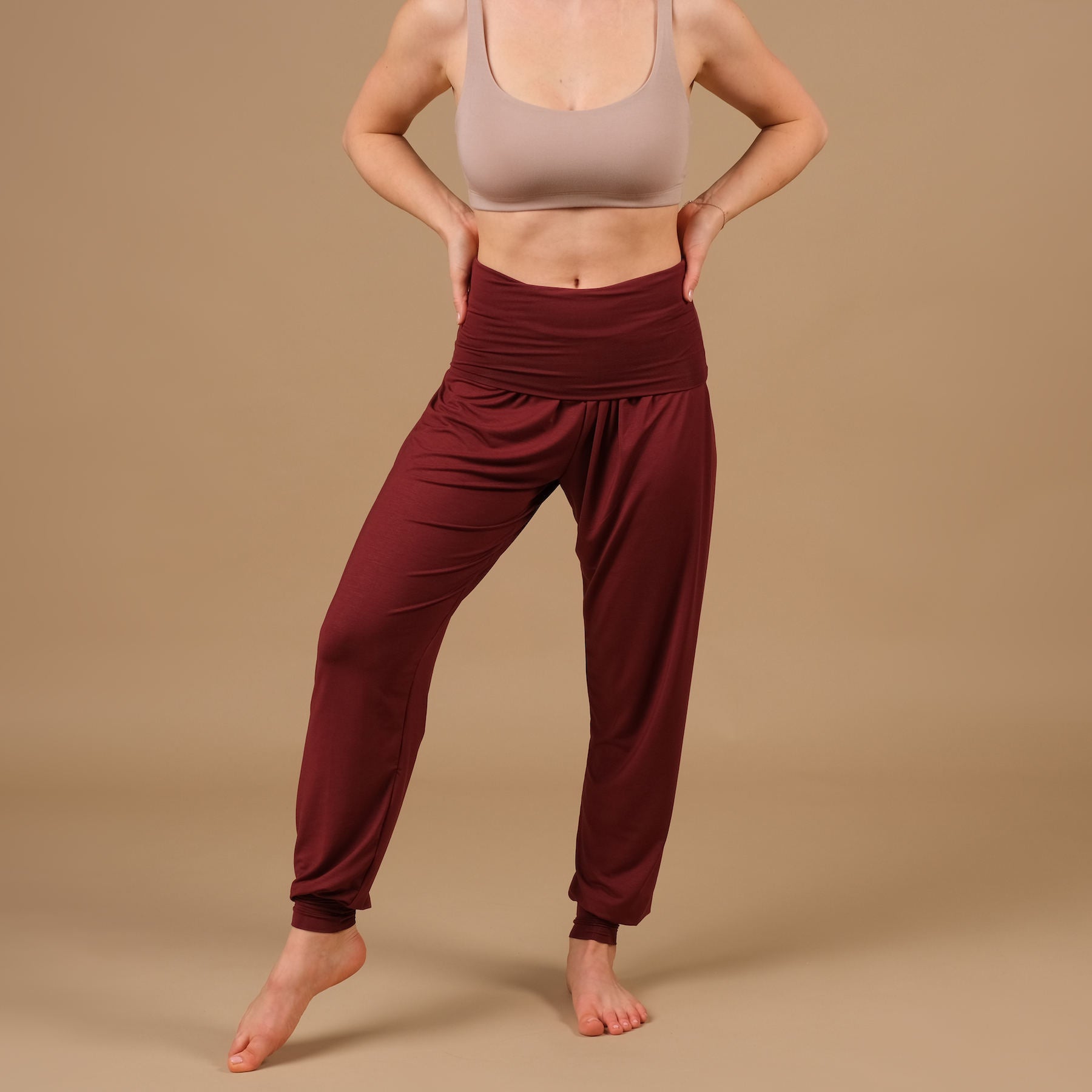 Pantalon de yoga Taj Mahal long fabriqué de manière durable en Suisse bordeaux rouge