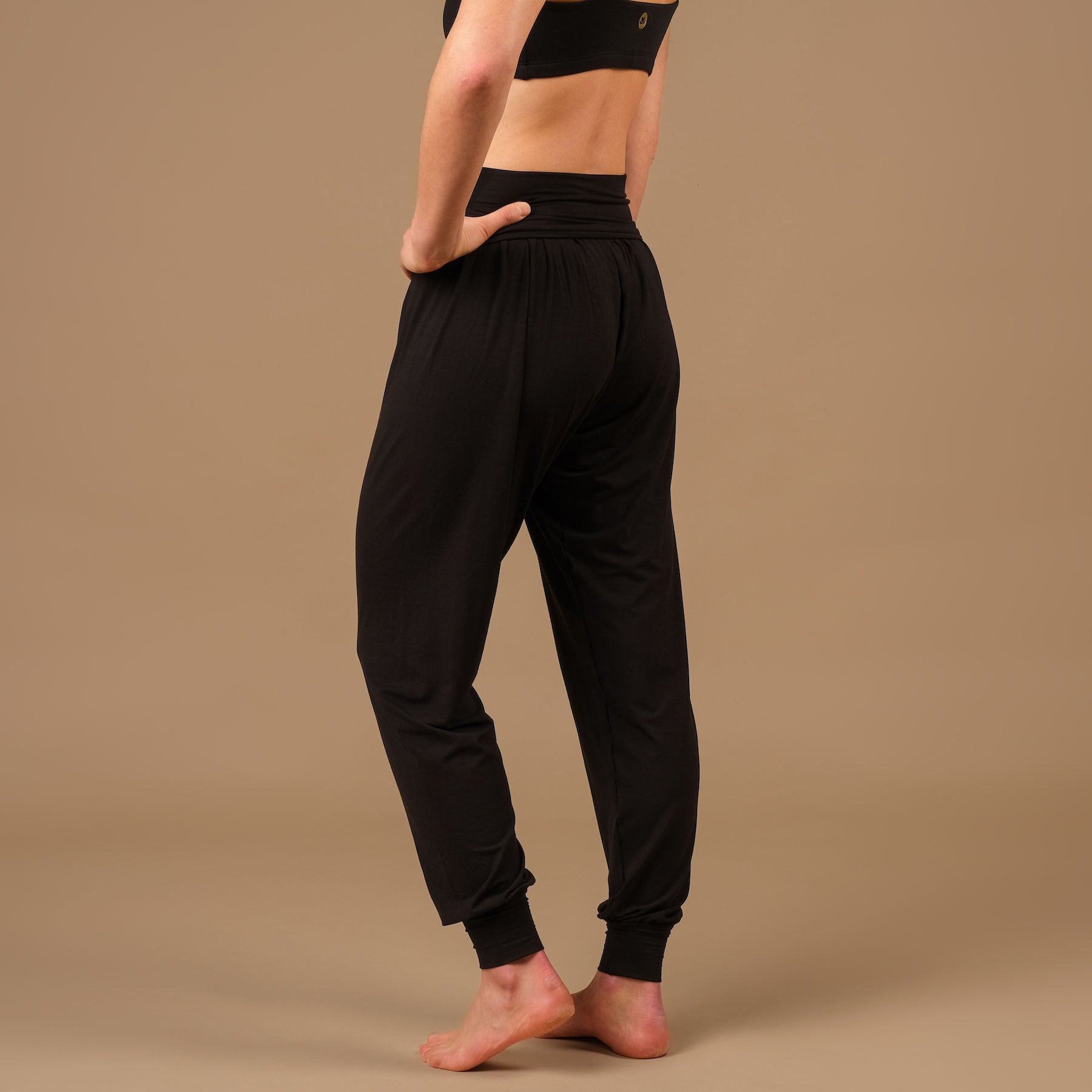 Pantalon de yoga harem Taj Mahal long fabriqué de manière durable en Suisse noir